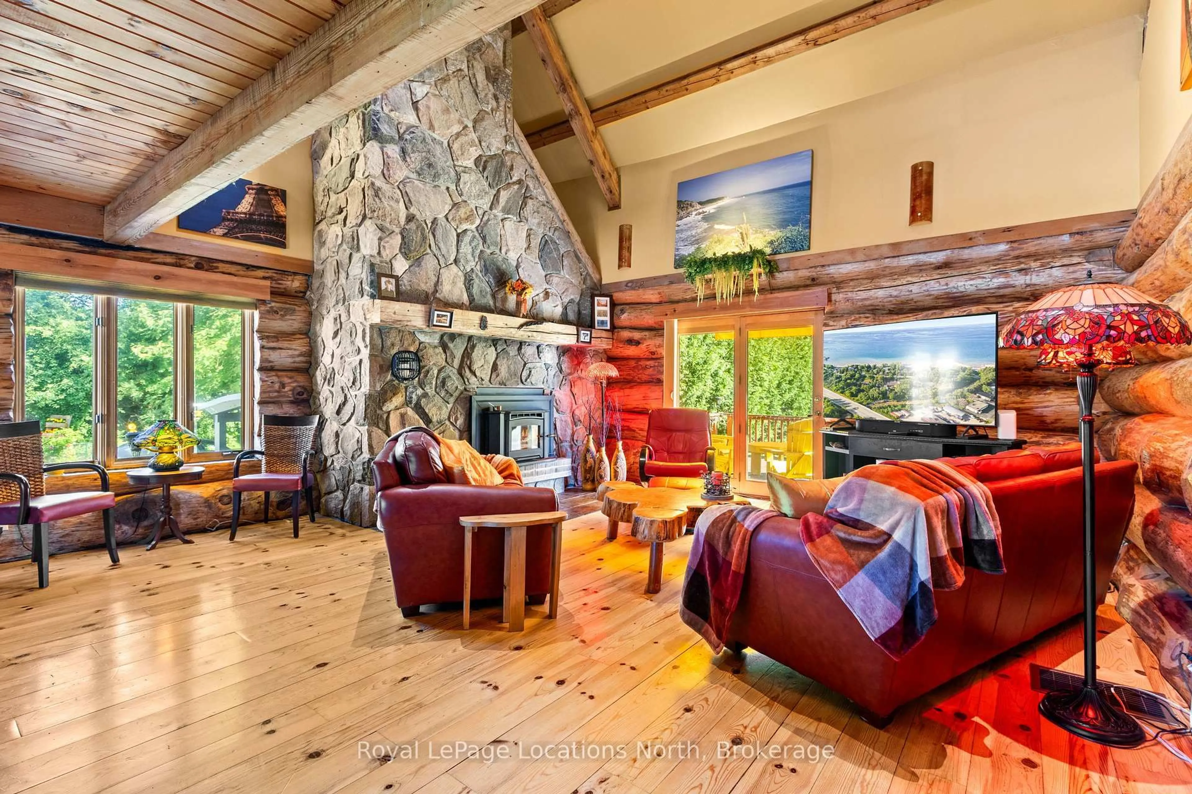 Lobby for 24 Oliver Cres, Collingwood Ontario L9Y 3Z1