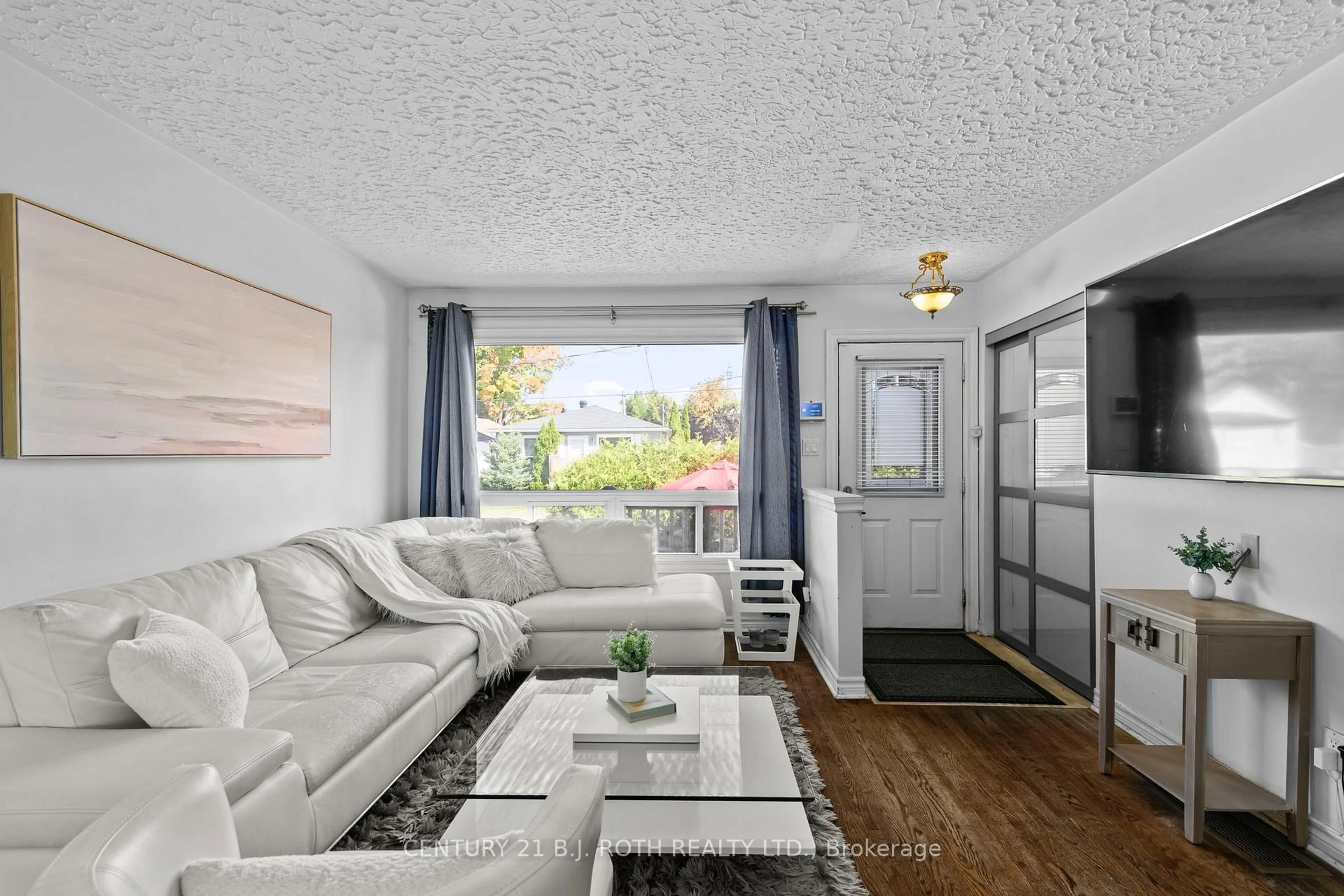 Living room with furniture, unknown for 186 DUNEDIN St, Orillia Ontario L3V 5T9