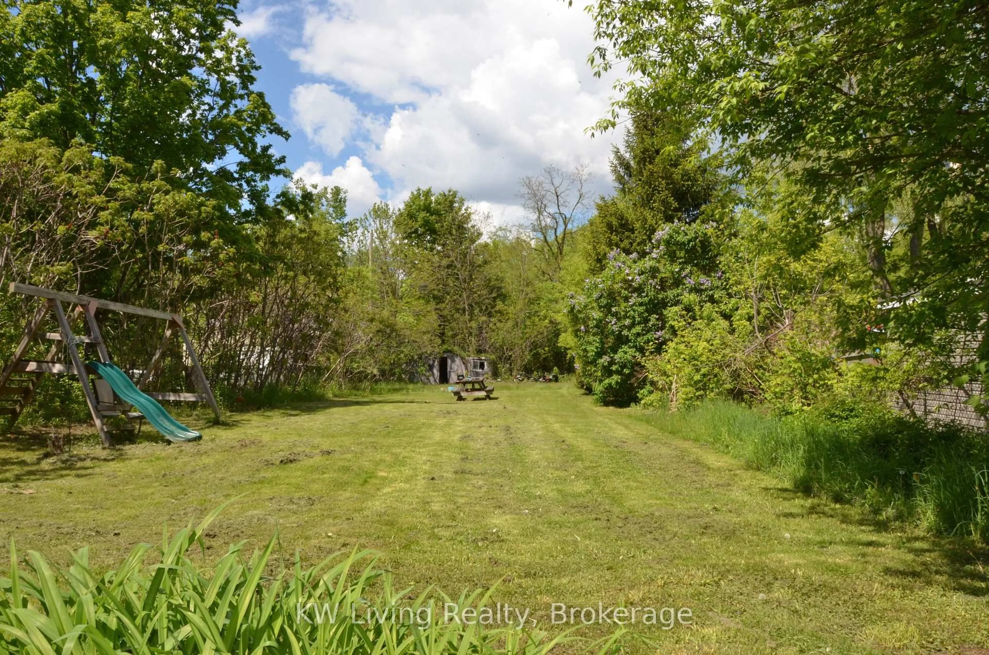 A pic from outside/outdoor area/front of a property/back of a property/a pic from drone, forest/trees view for 216 Foster Dr, Barrie Ontario L4N 3X8