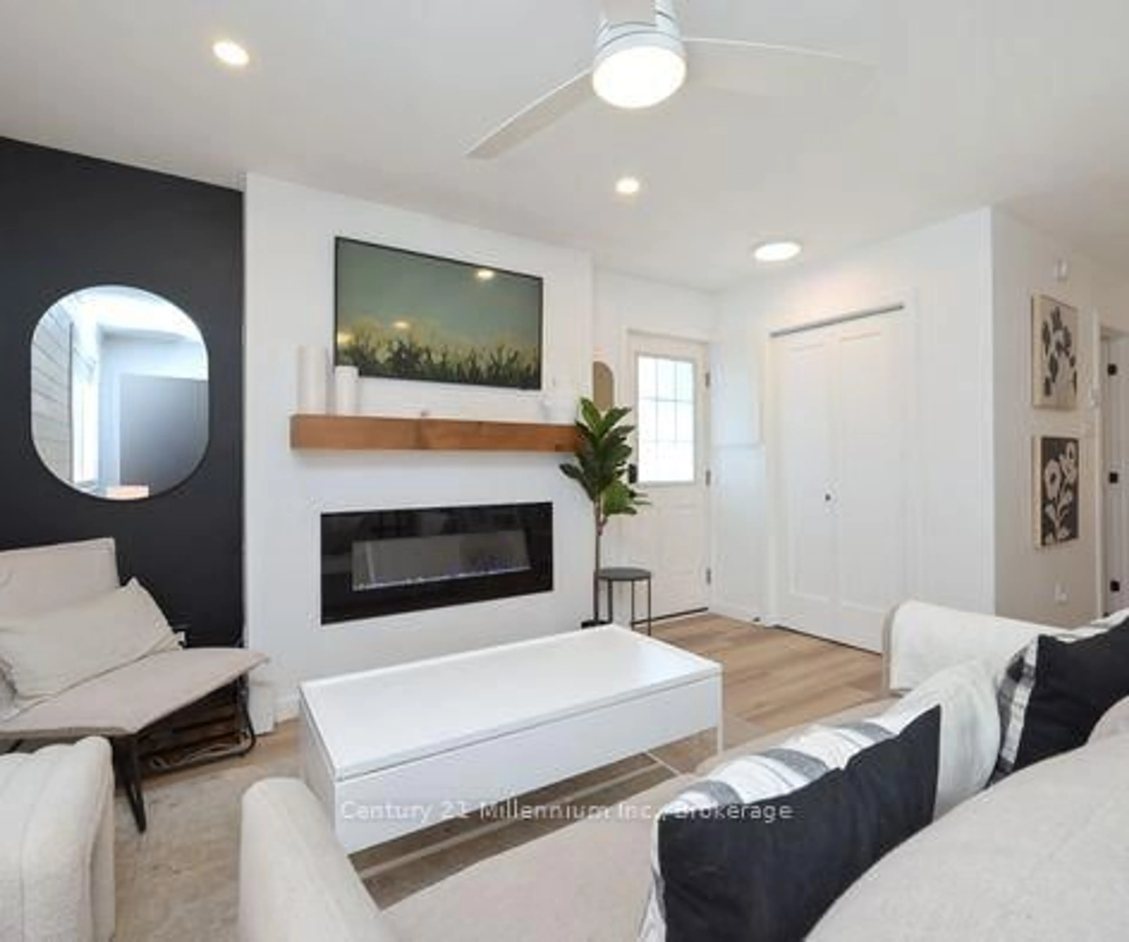 Living room with furniture, unknown for 17 Dawson Dr #29, Collingwood Ontario L9Y 5B4