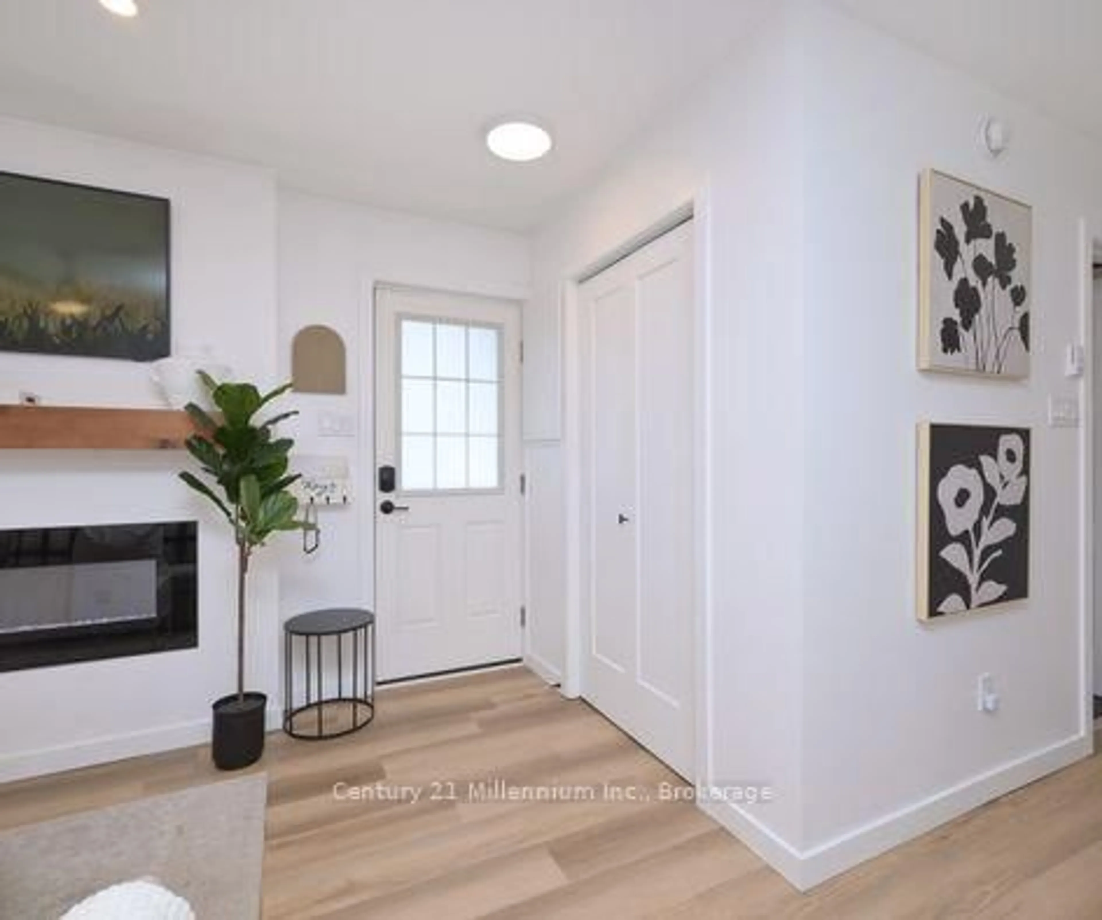 Indoor entryway for 17 Dawson Dr #29, Collingwood Ontario L9Y 5B4