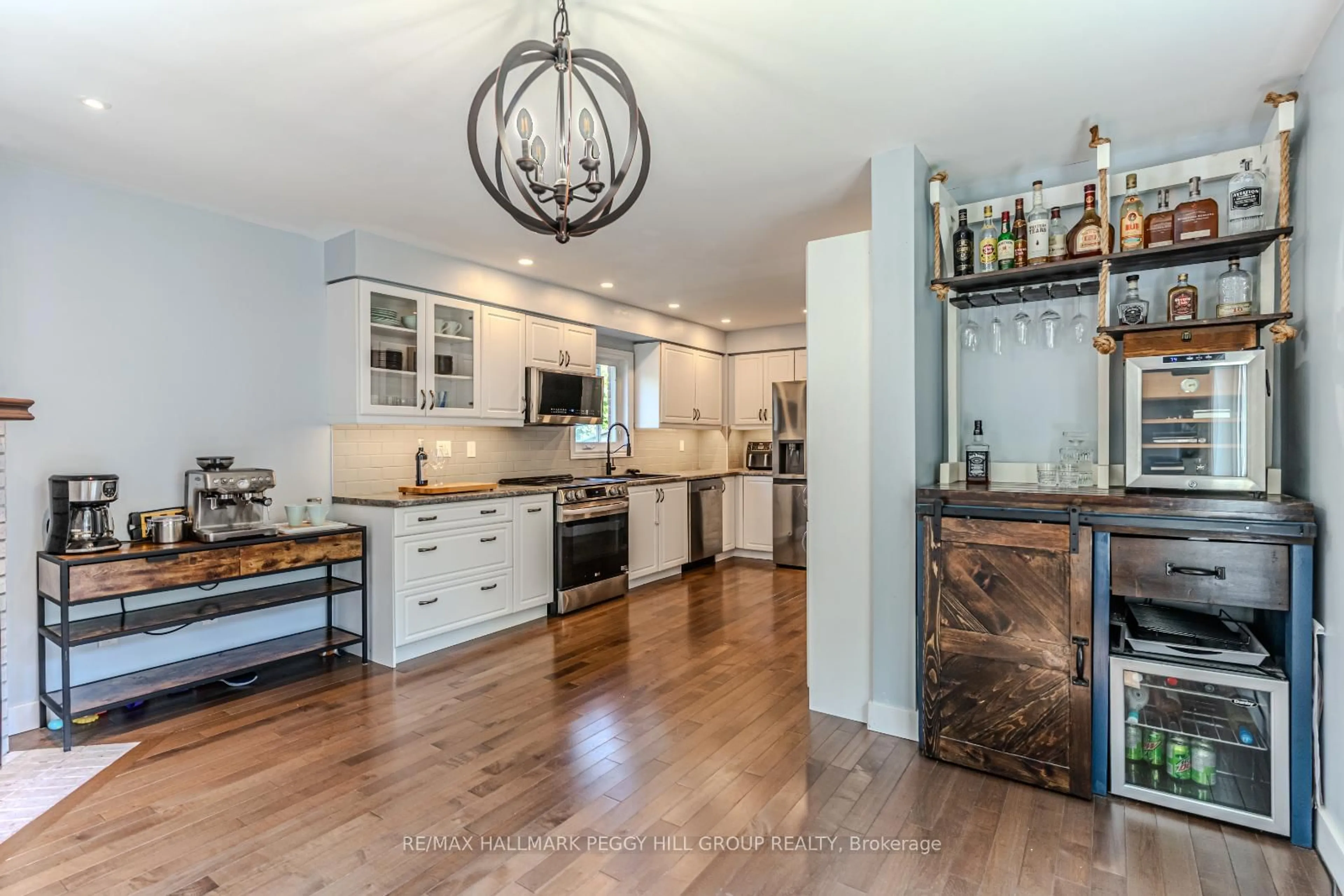 Open concept kitchen, unknown for 20 Pae Dr, Barrie Ontario L4N 7N7