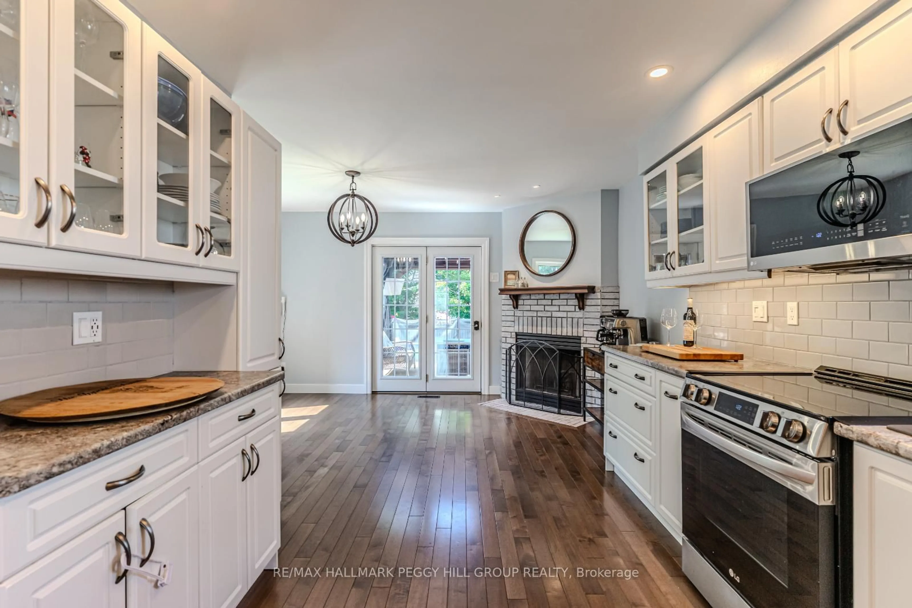 Open concept kitchen, unknown for 20 Pae Dr, Barrie Ontario L4N 7N7