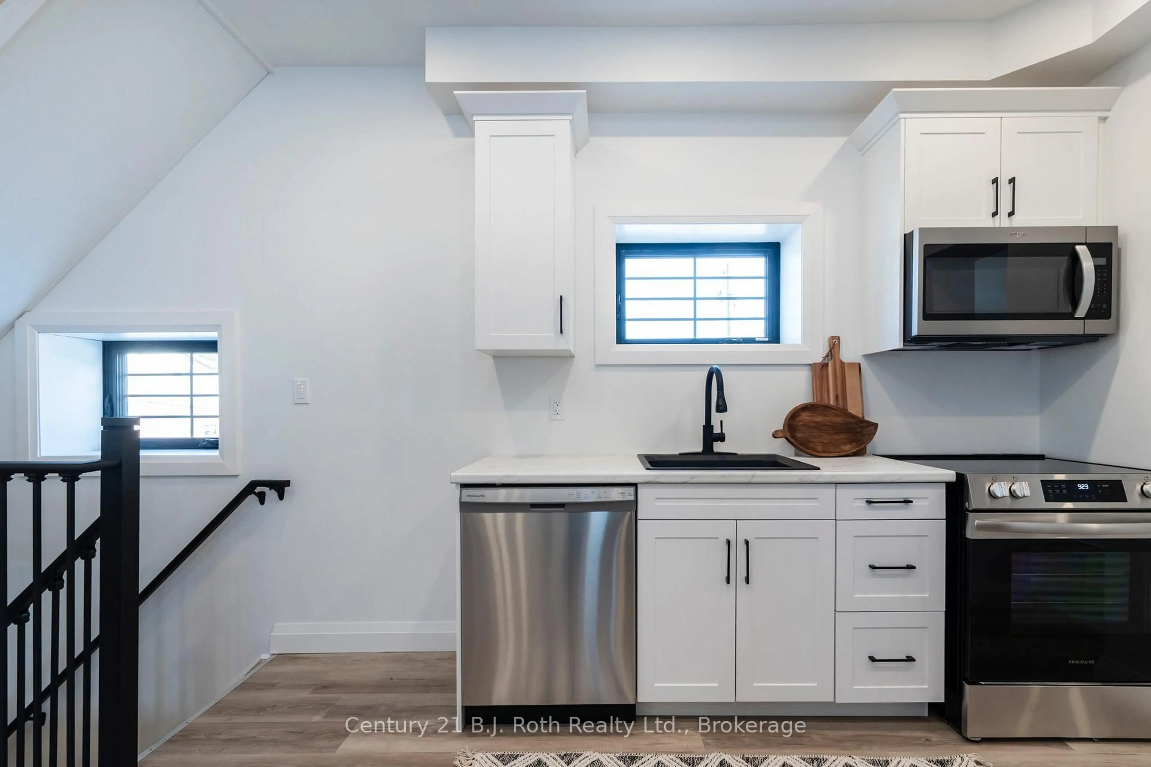 Unknown for 339 First St, Midland Ontario L4R 3P3