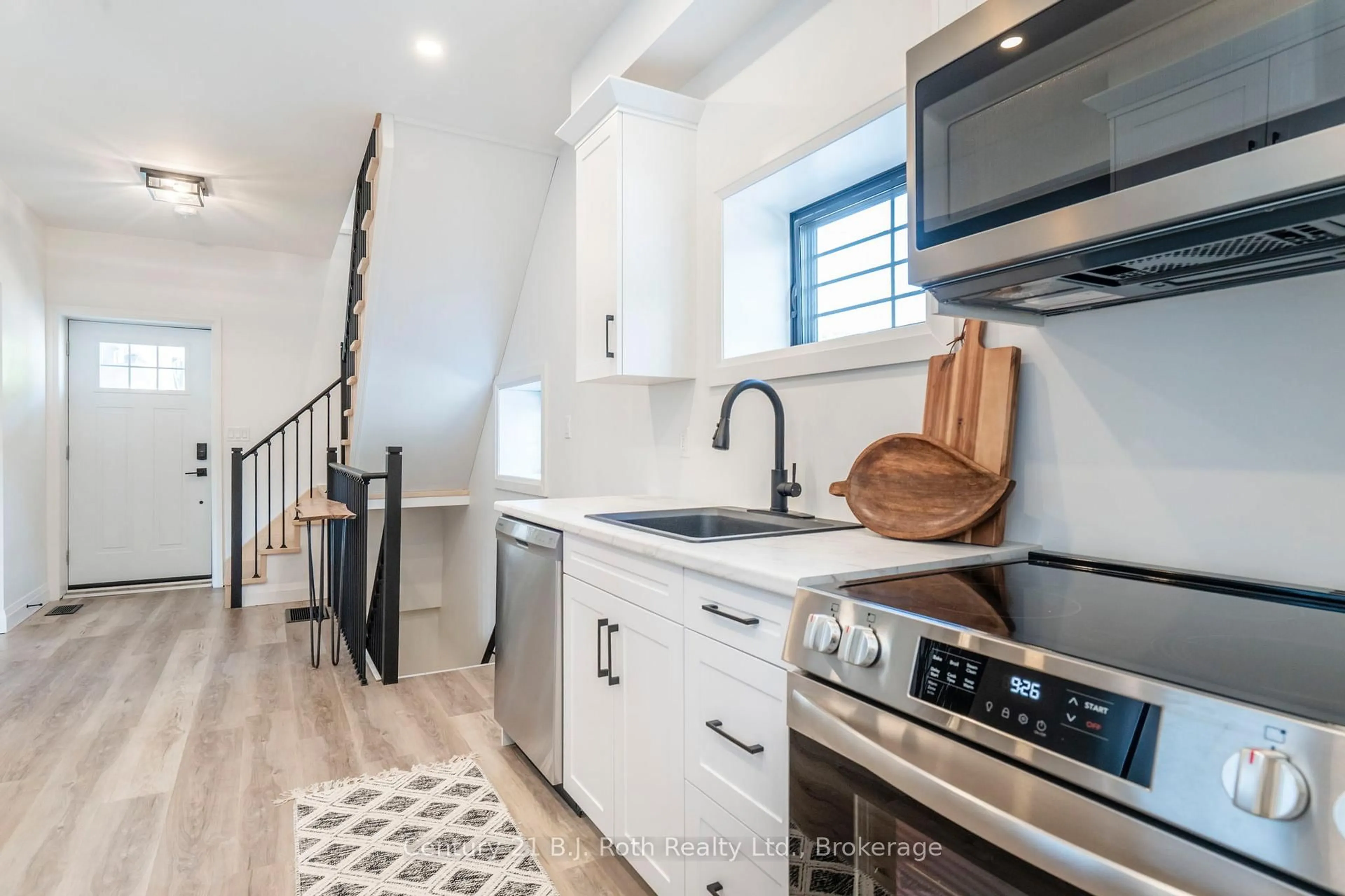 Open concept kitchen, unknown for 339 First St, Midland Ontario L4R 3P3