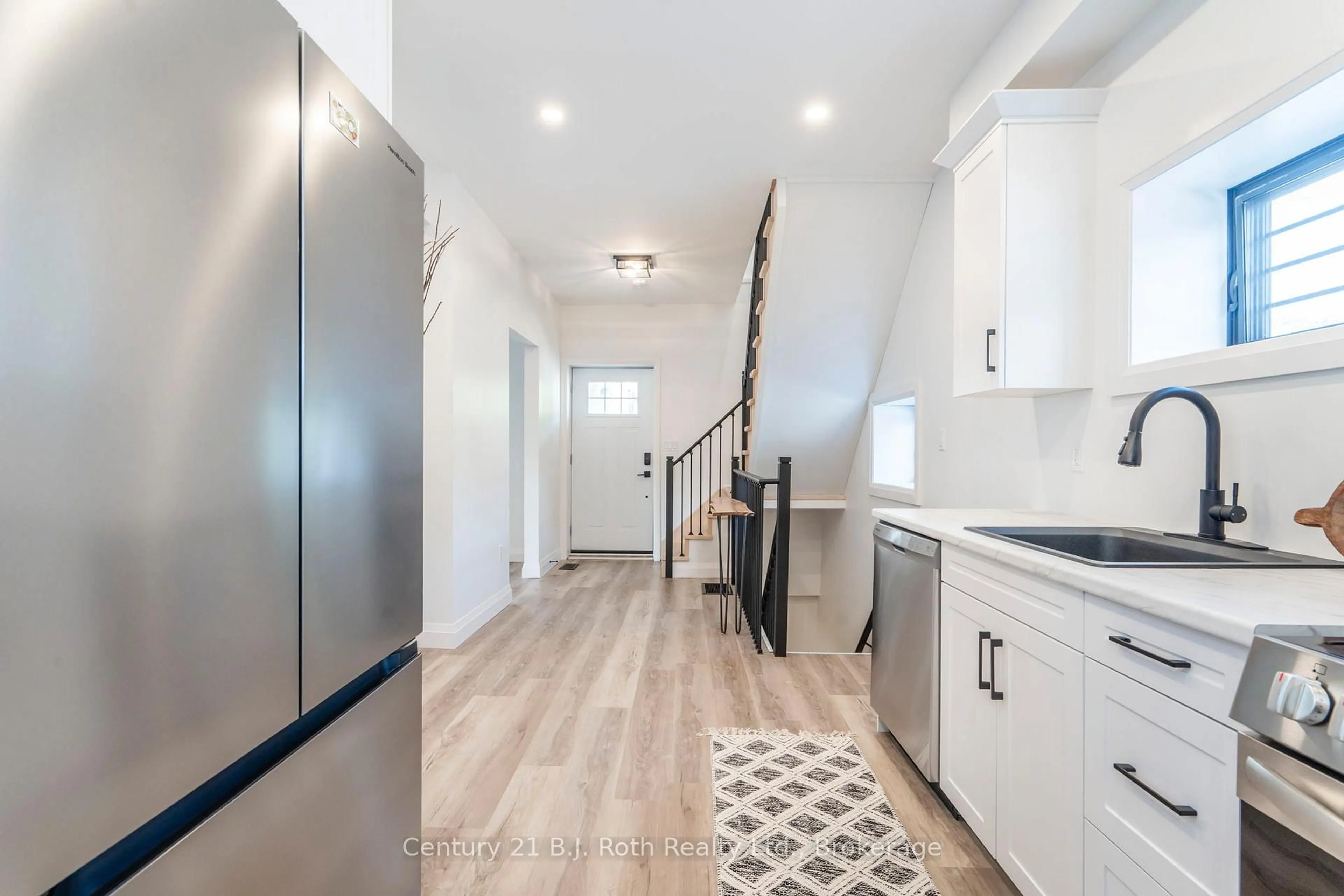 Open concept kitchen, unknown for 339 First St, Midland Ontario L4R 3P3