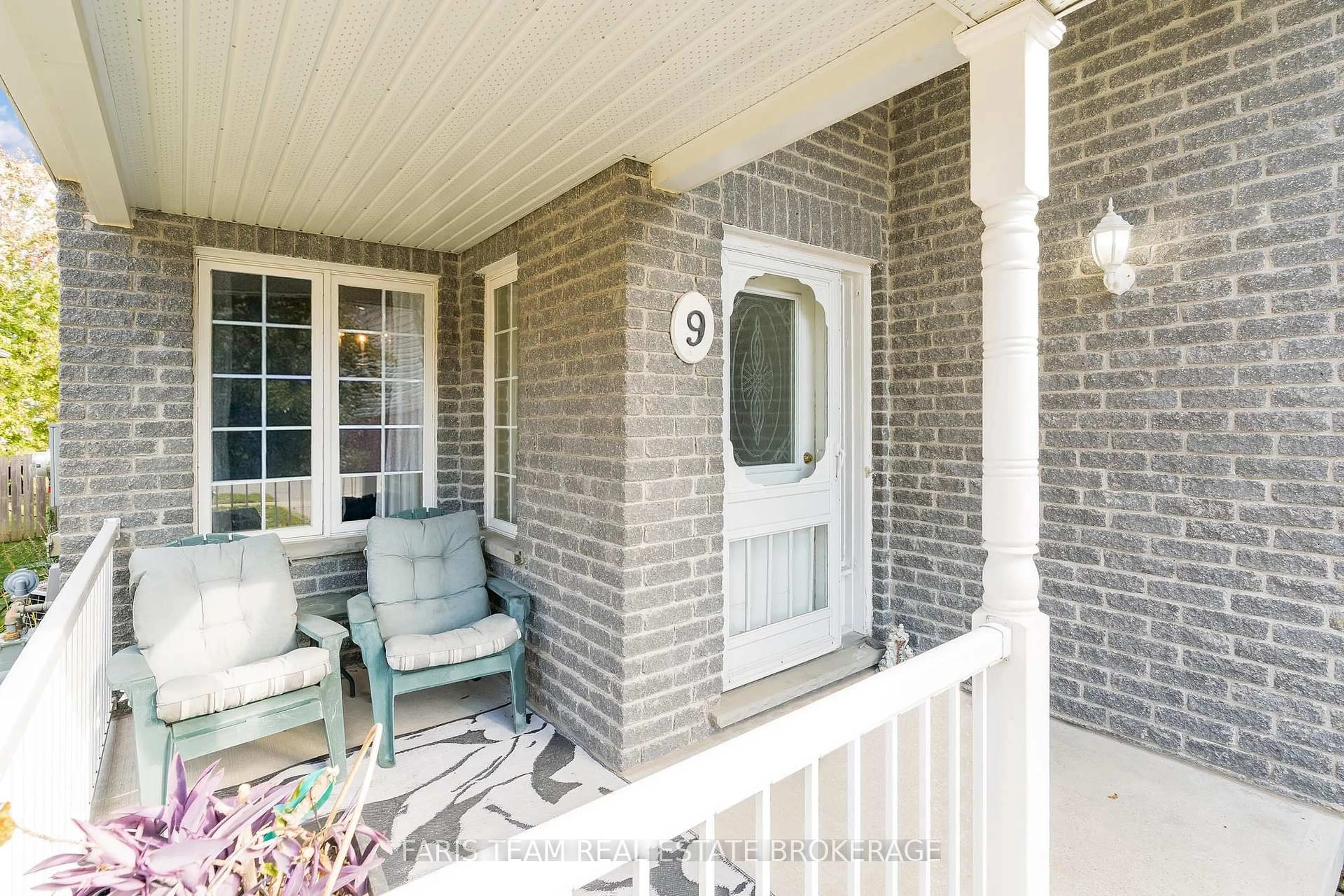 Unknown for 9 Julia Cres, Orillia Ontario L3V 7Y9