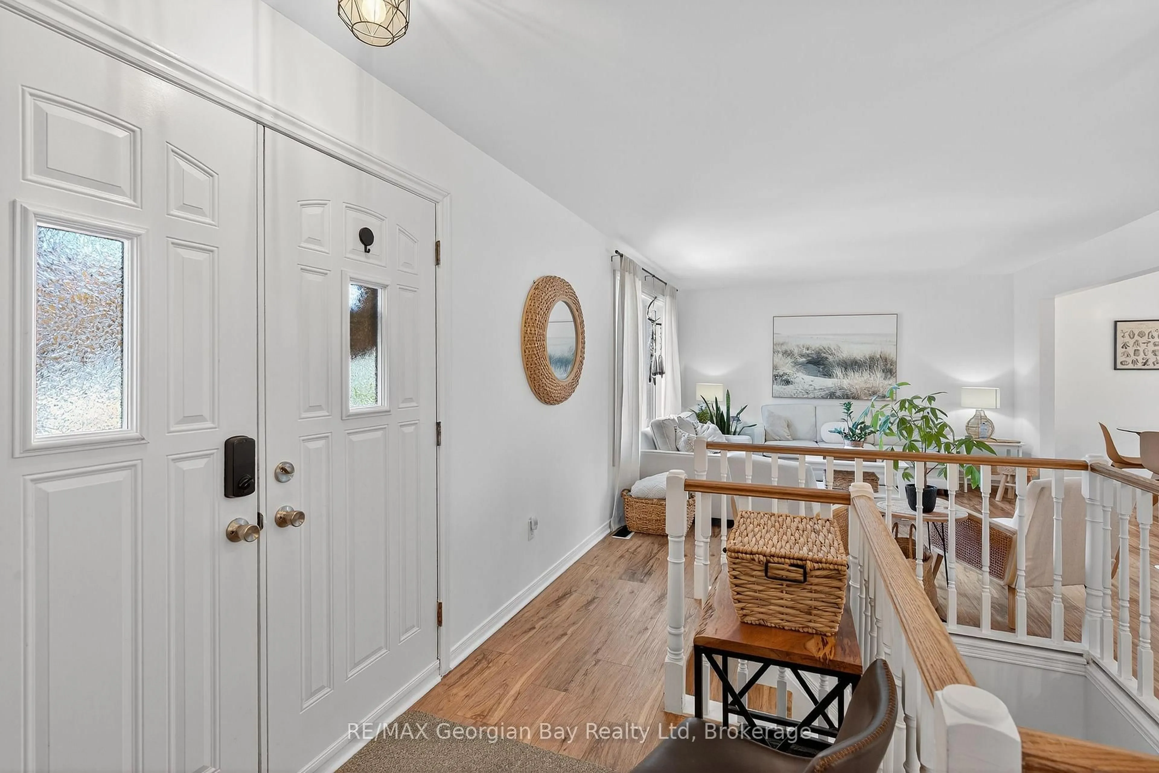 Indoor entryway for 15 Lorne Ave, Penetanguishene Ontario L9M 1B1