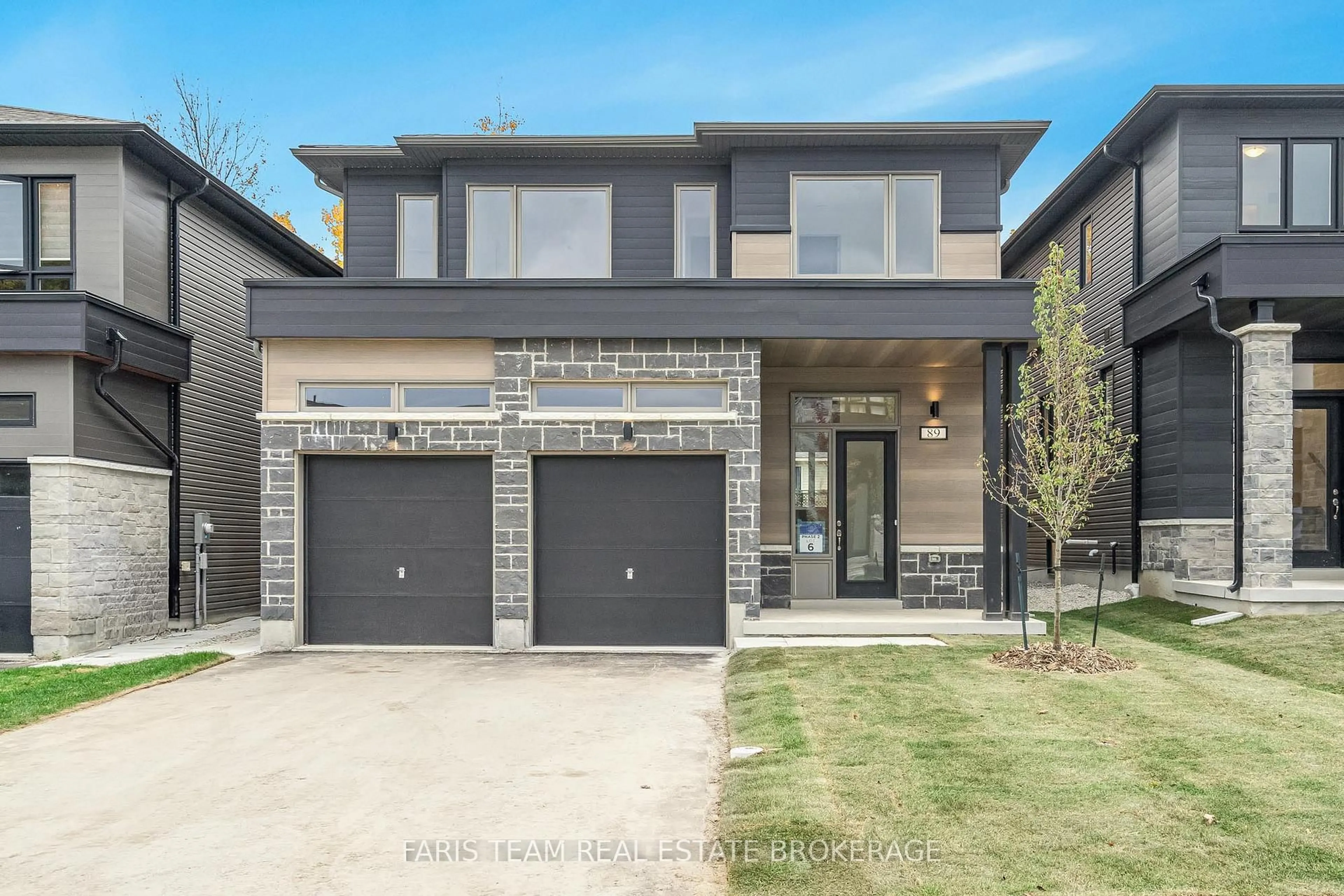 Home with brick exterior material, street for 89 Berkely St, Wasaga Beach Ontario L9Z 2N5