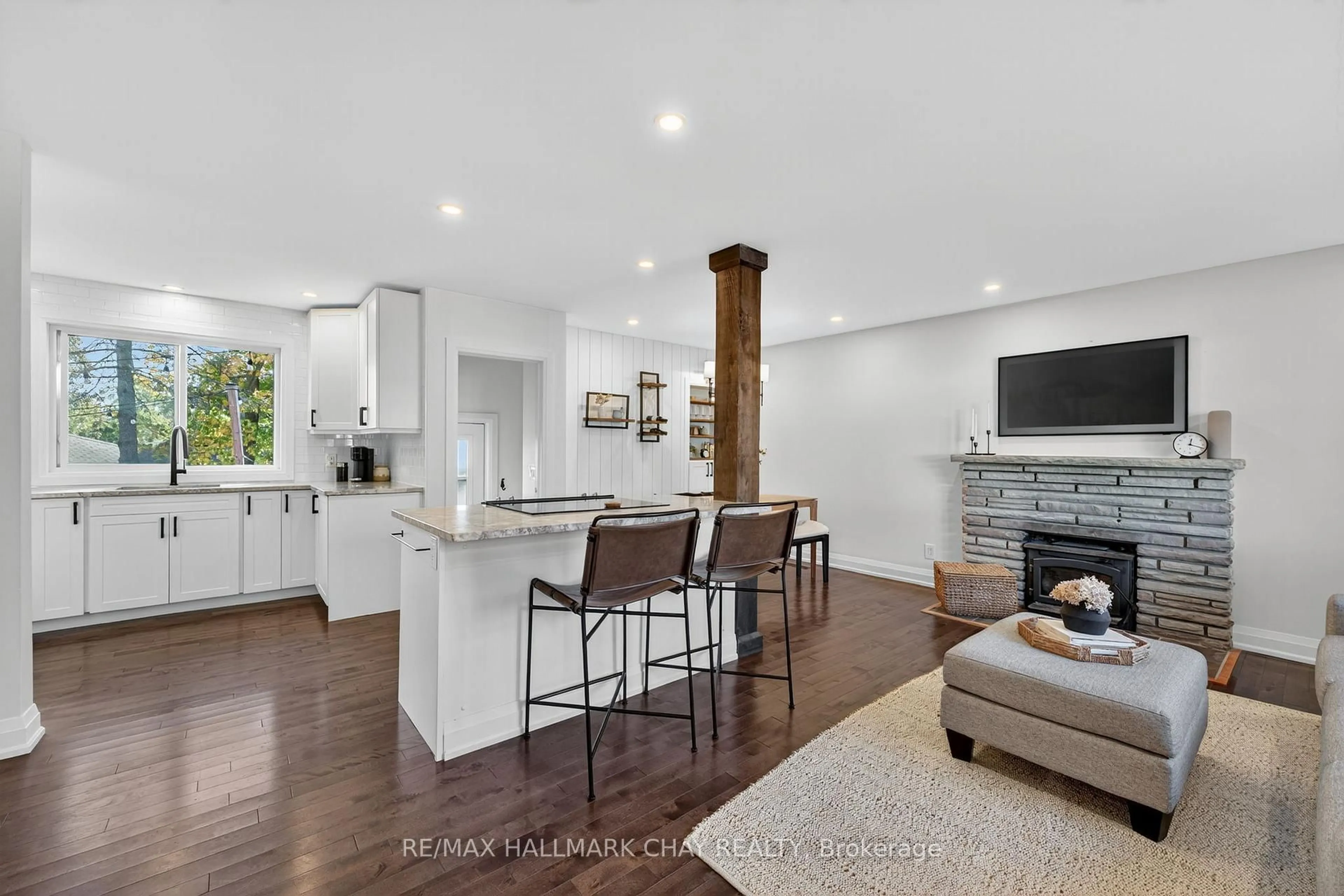 Open concept kitchen, unknown for 255 Codrington St, Barrie Ontario L4M 1S6