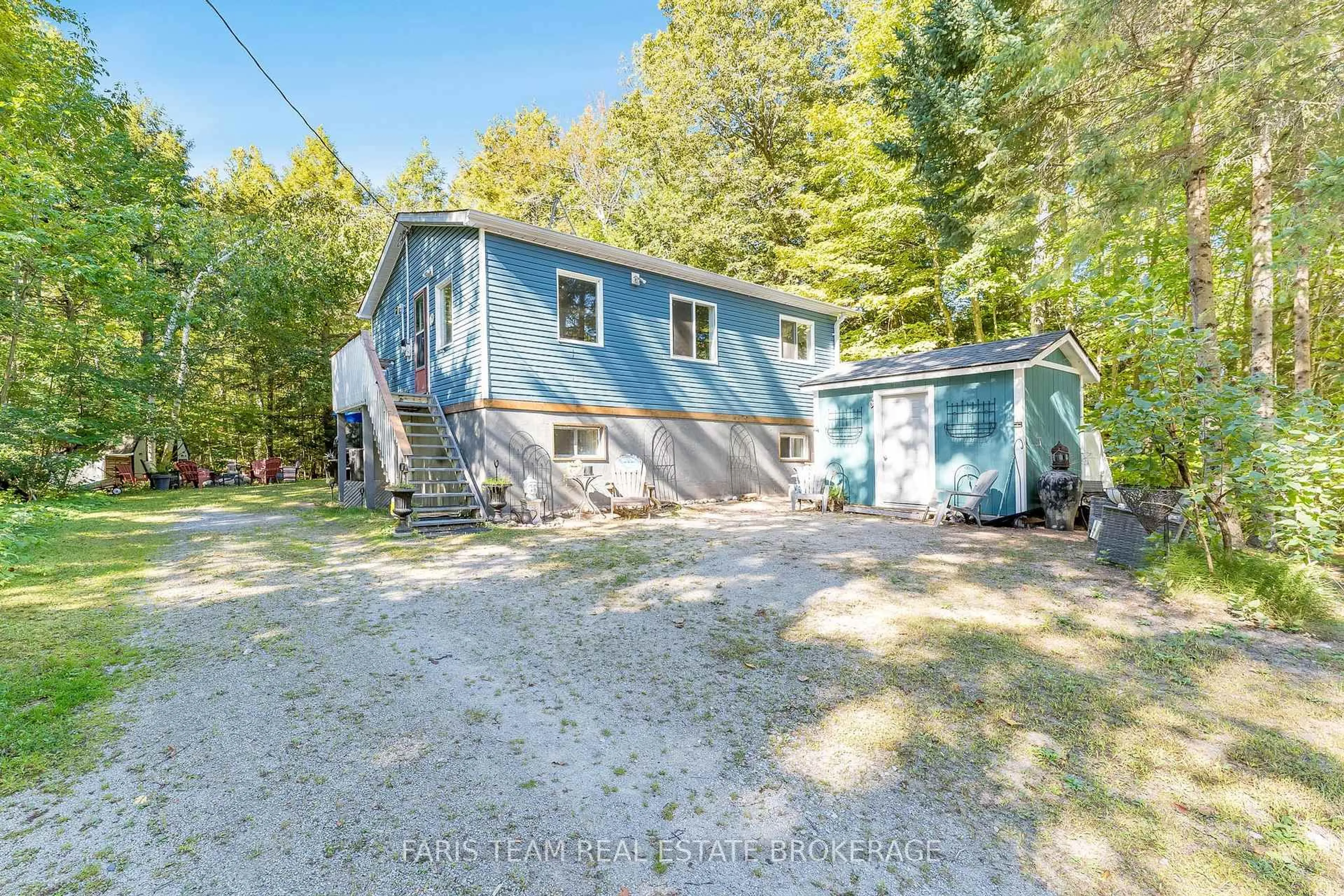 A pic from outside/outdoor area/front of a property/back of a property/a pic from drone, unknown for 43 Manitou Cres, Tiny Ontario L9M 0C6