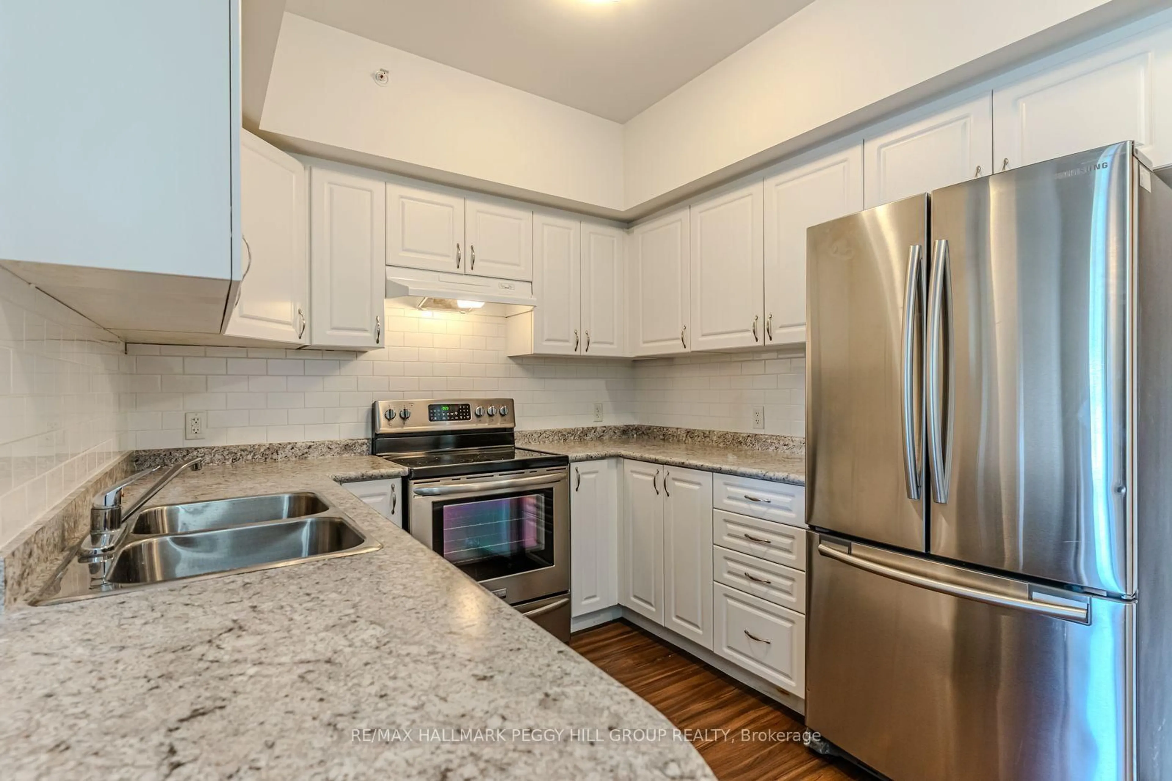 Standard kitchen, unknown for 100 Dean Ave #110, Barrie Ontario L9J 0H1