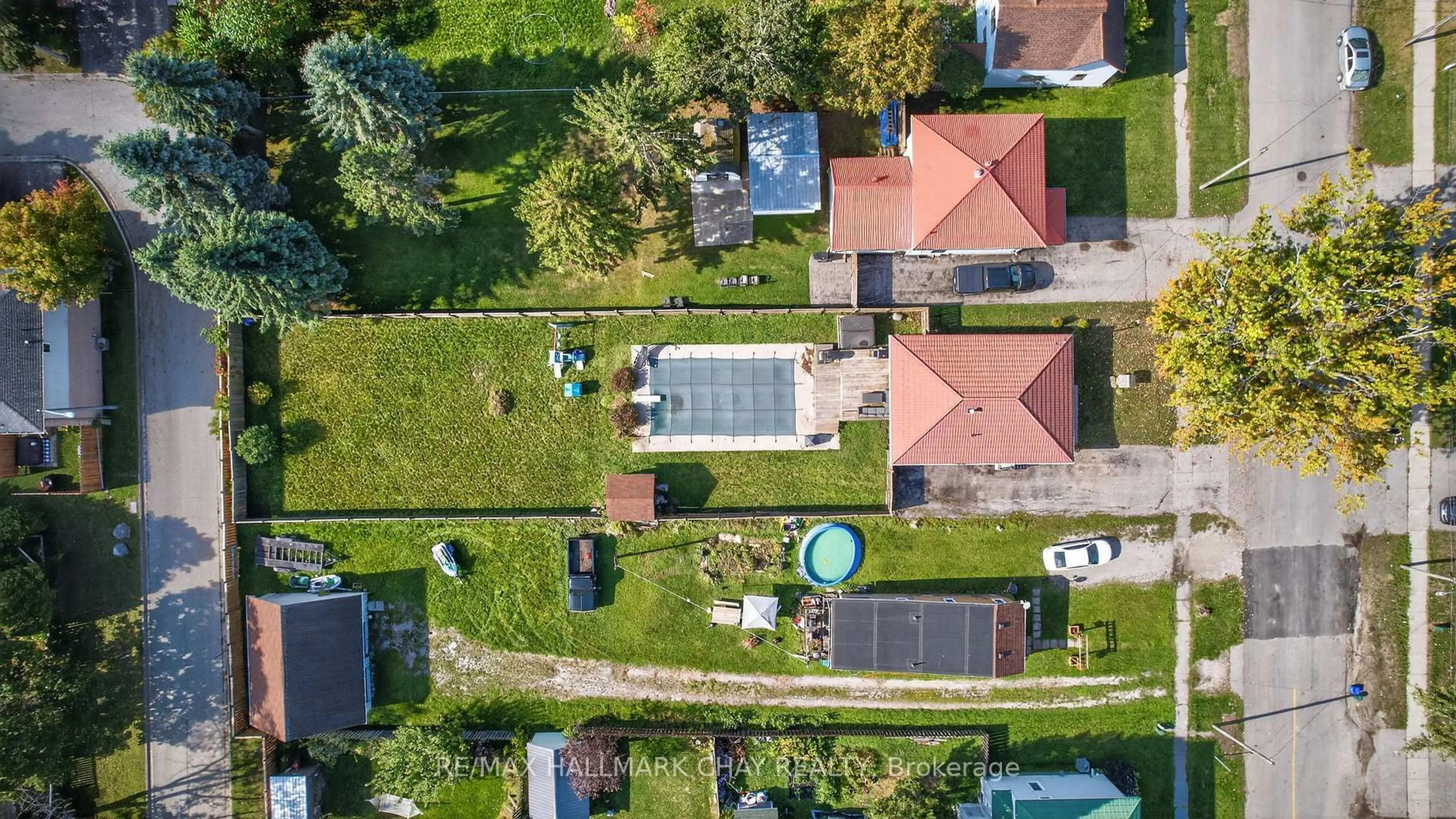 A pic from outside/outdoor area/front of a property/back of a property/a pic from drone, street for 67 Simcoe St, Orillia Ontario L3V 1G5