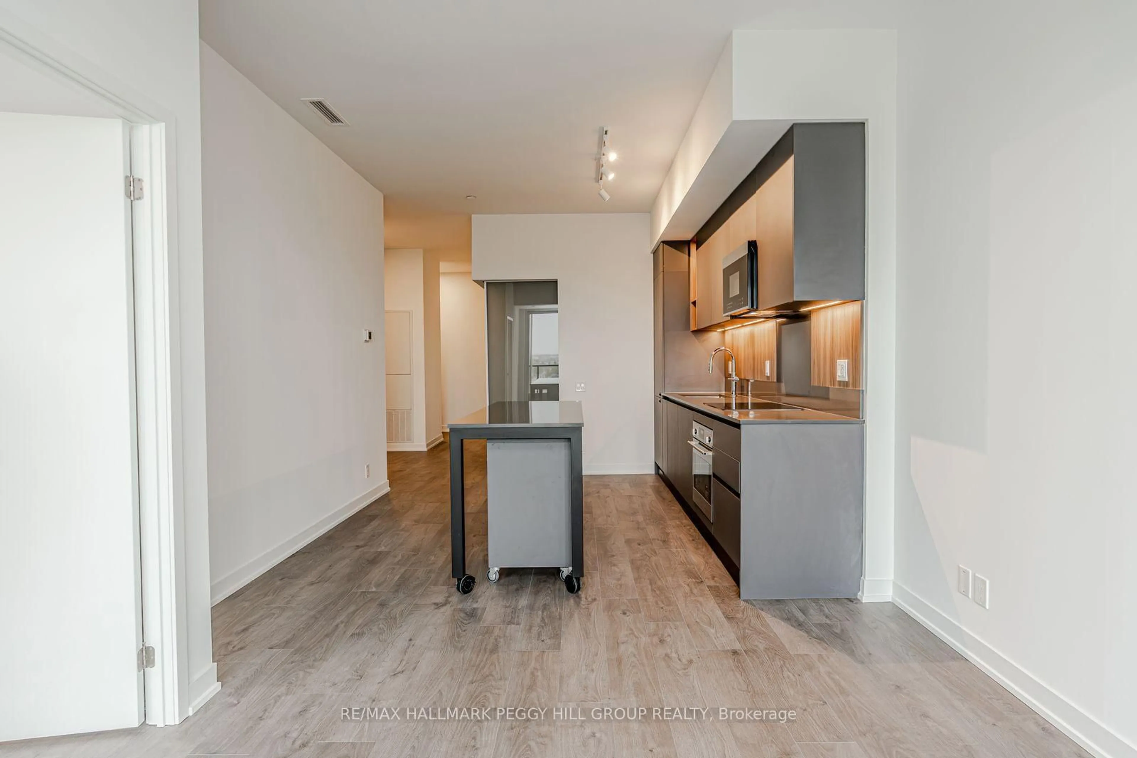 Unknown for 39 Mary St #1001, Barrie Ontario L4N 1S9