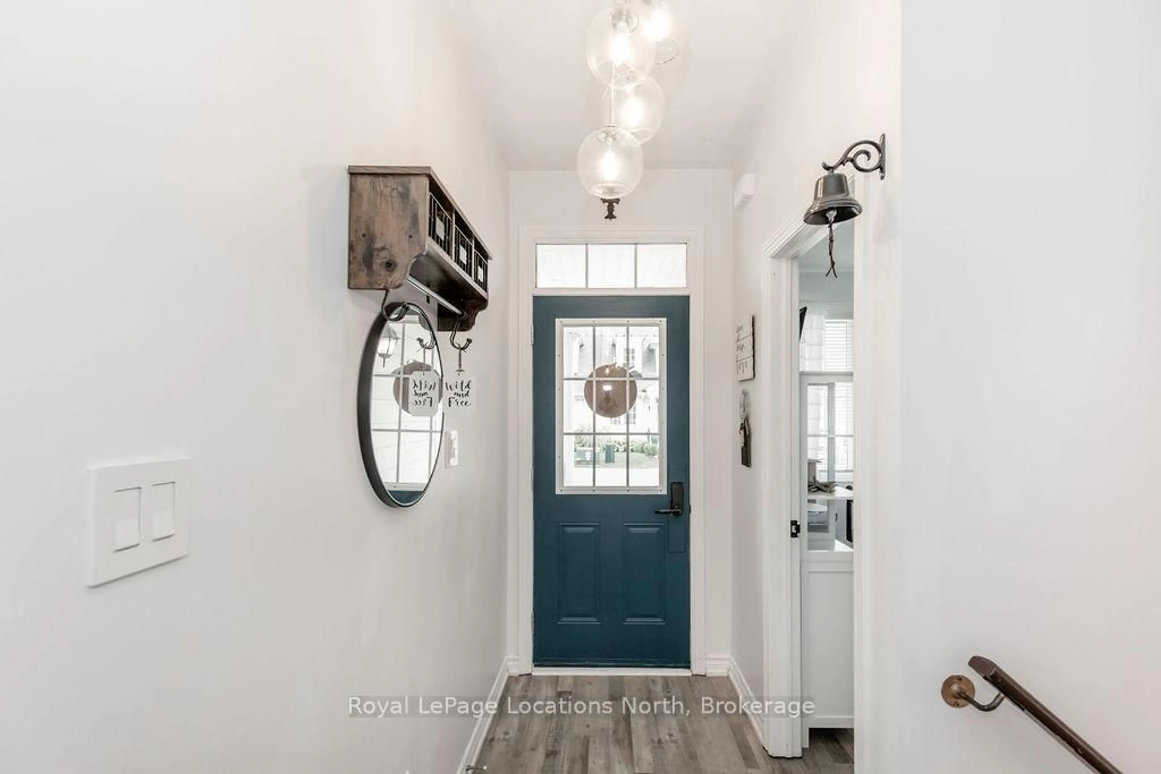 Indoor entryway for 29 BERKSHIRE Ave, Wasaga Beach Ontario L9Z 0G3