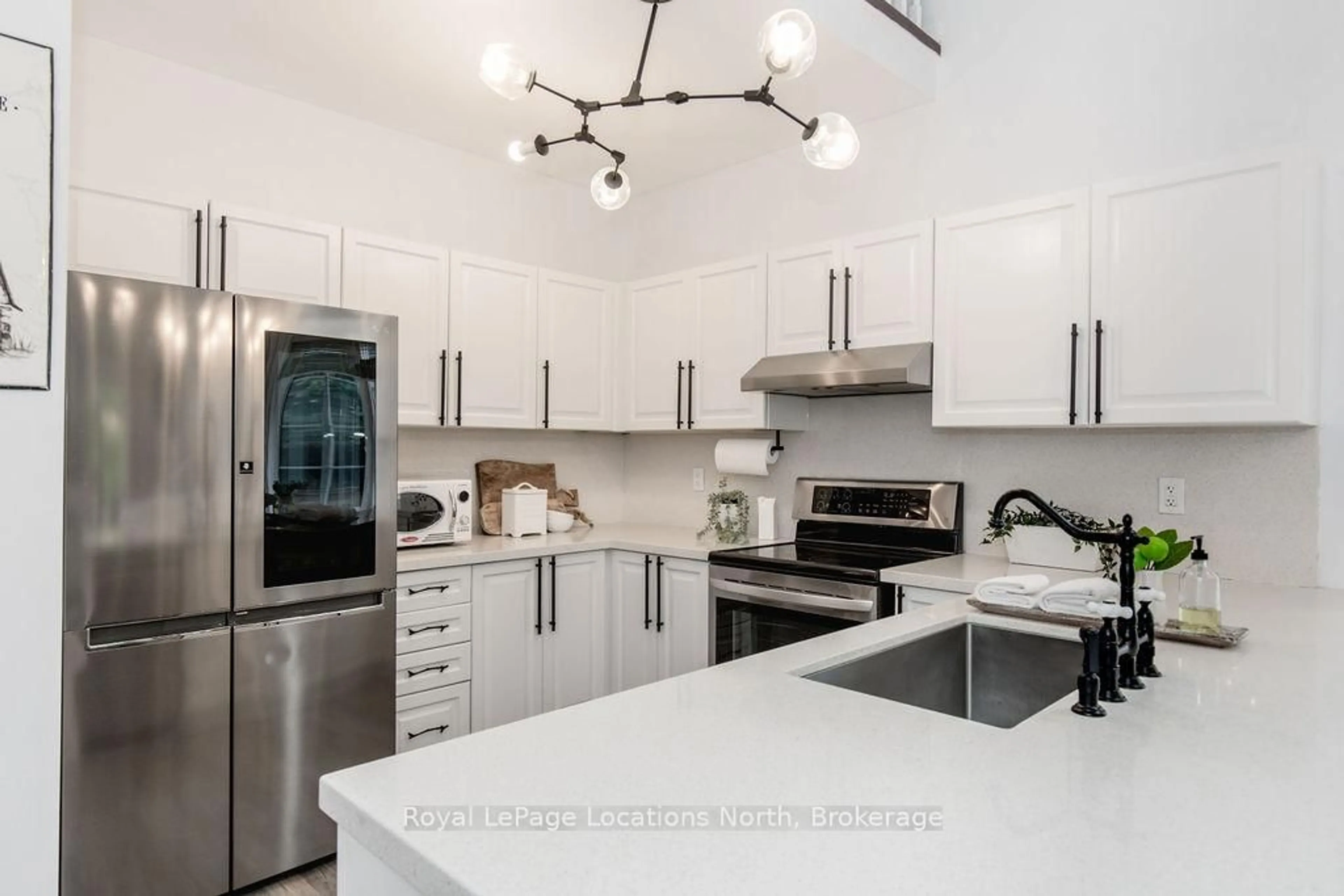 Contemporary kitchen, ceramic/tile floor for 29 BERKSHIRE Ave, Wasaga Beach Ontario L9Z 0G3