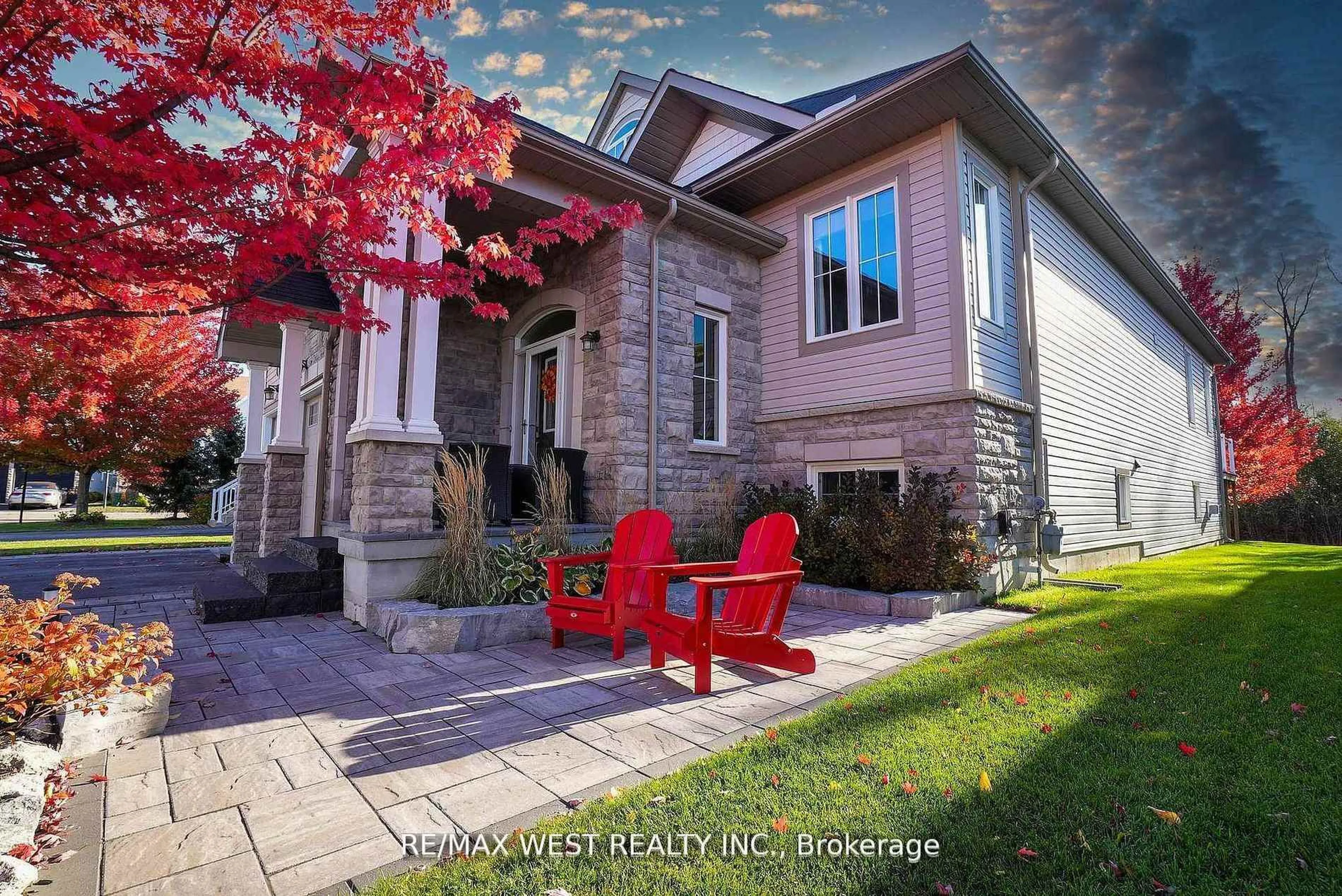 Home with brick exterior material, street for 44 Starboard Circ, Wasaga Beach Ontario L9Z 0E9