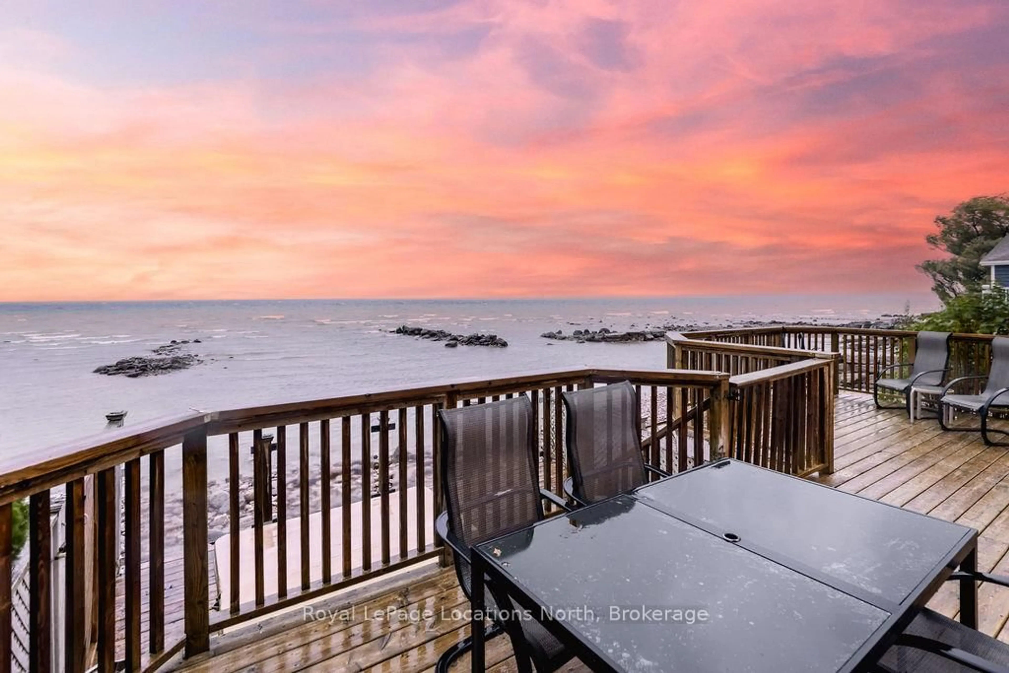 Patio, water/lake/river/ocean view for 46 William Ave, Wasaga Beach Ontario L9Z 2X3