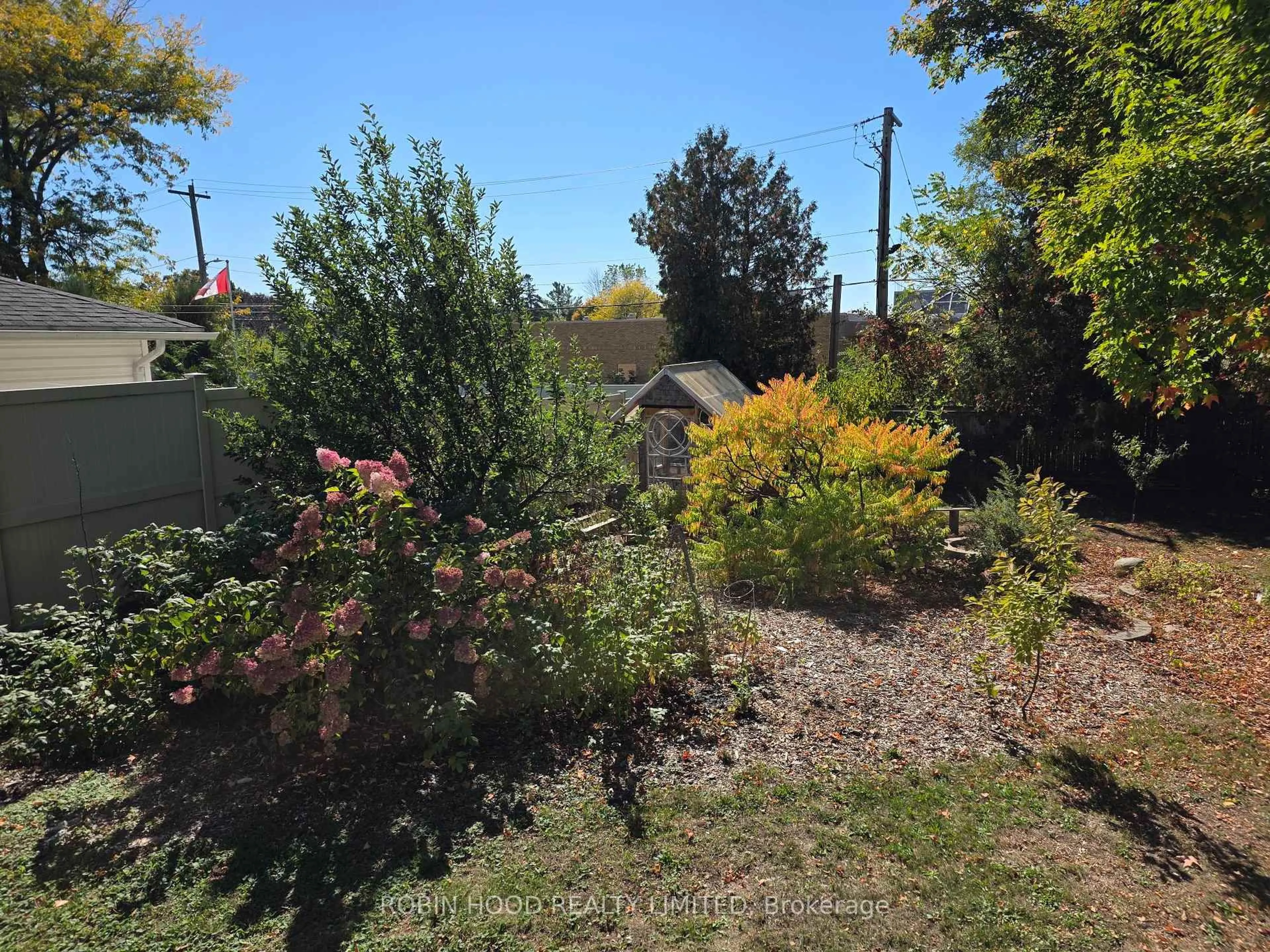 A pic from outside/outdoor area/front of a property/back of a property/a pic from drone, street for 10 Lucy St, Penetanguishene Ontario L9M 1K7