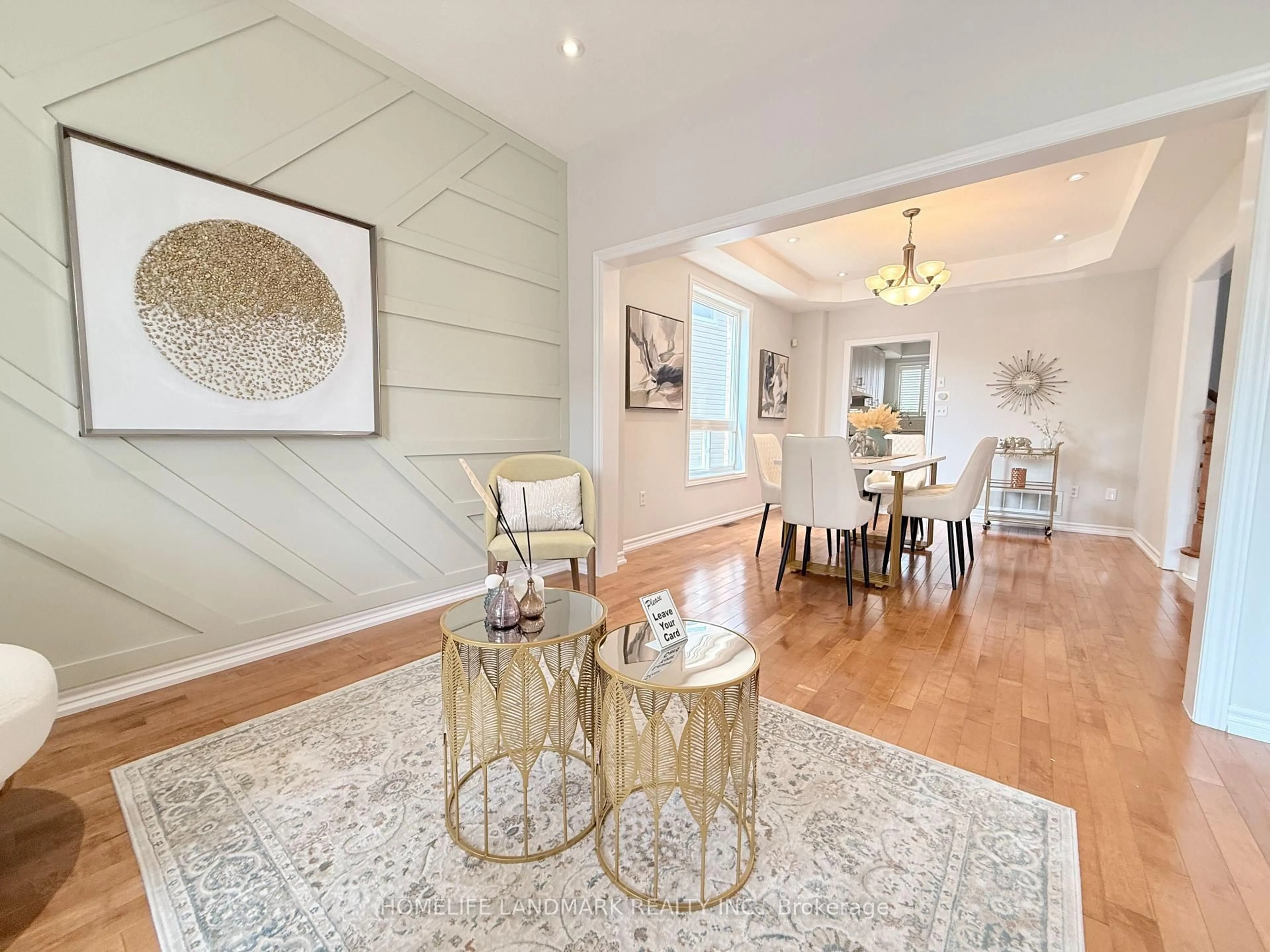 Dining room, wood/laminate floor for 18 The Queensway, Barrie Ontario L4M 7H6