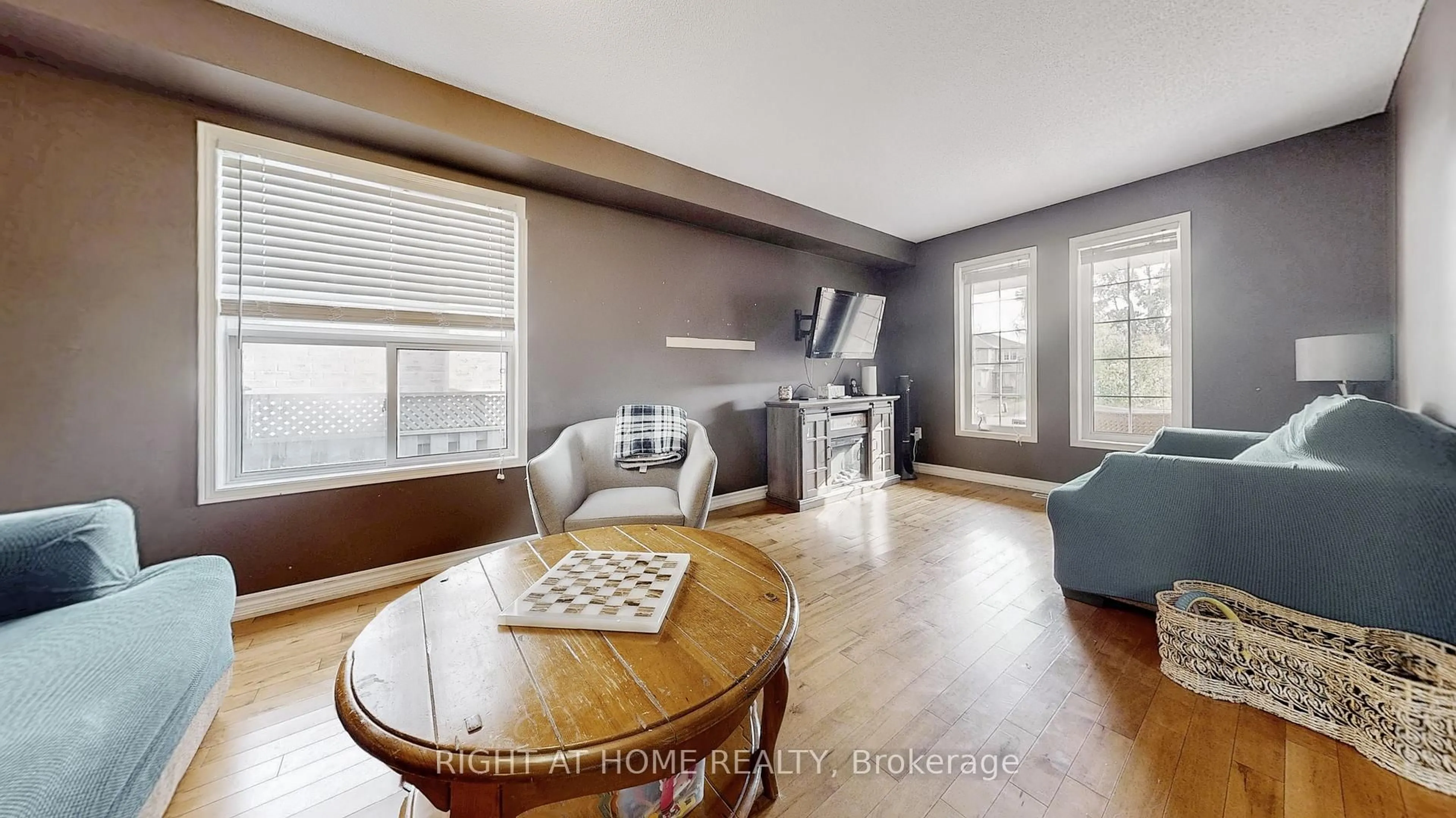 Living room with furniture, wood/laminate floor for 99 Widgeon St, Barrie Ontario L4N 8W3