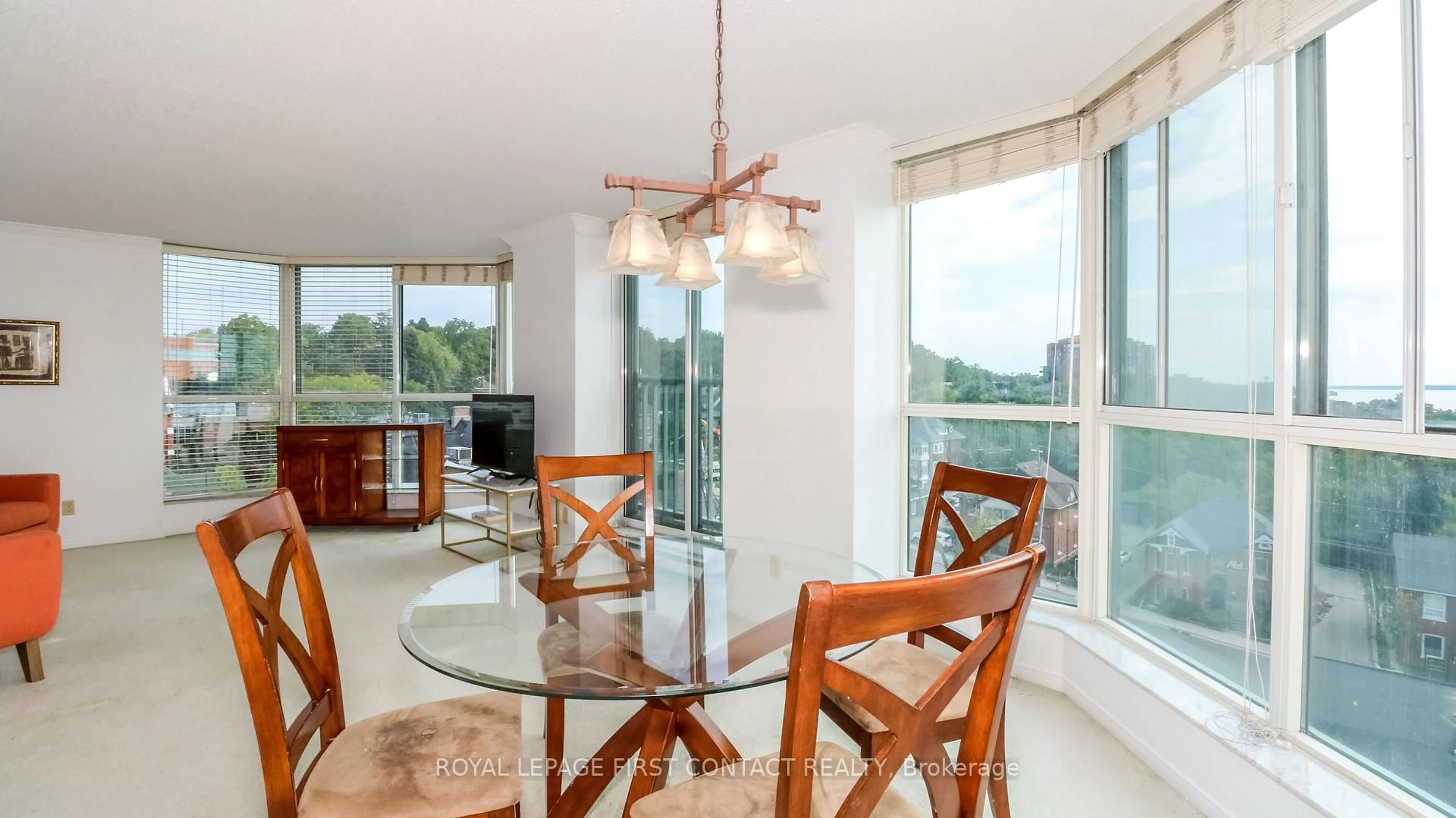 Dining room, ceramic/tile floor for 150 Dunlop St #811, Barrie Ontario L4M 6H1