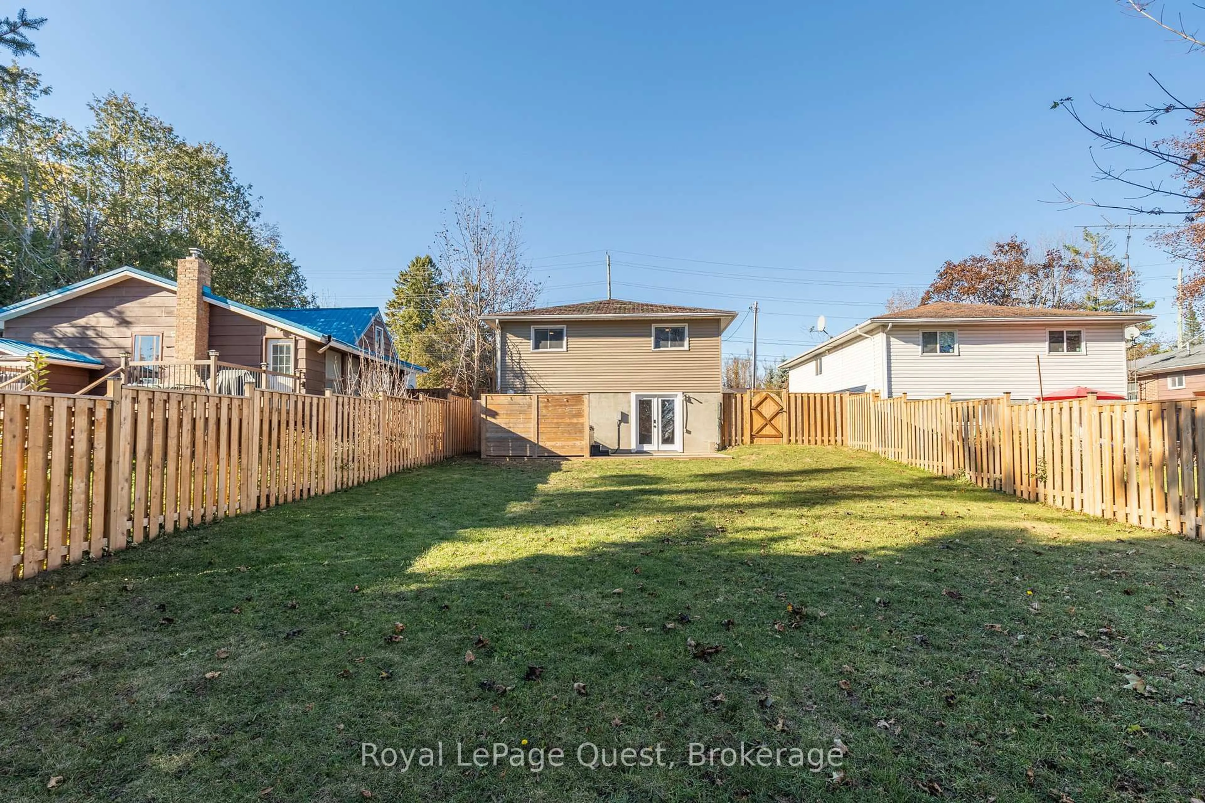 A pic from outside/outdoor area/front of a property/back of a property/a pic from drone, street for 357 Barrie Rd, Orillia Ontario L3V 2S1