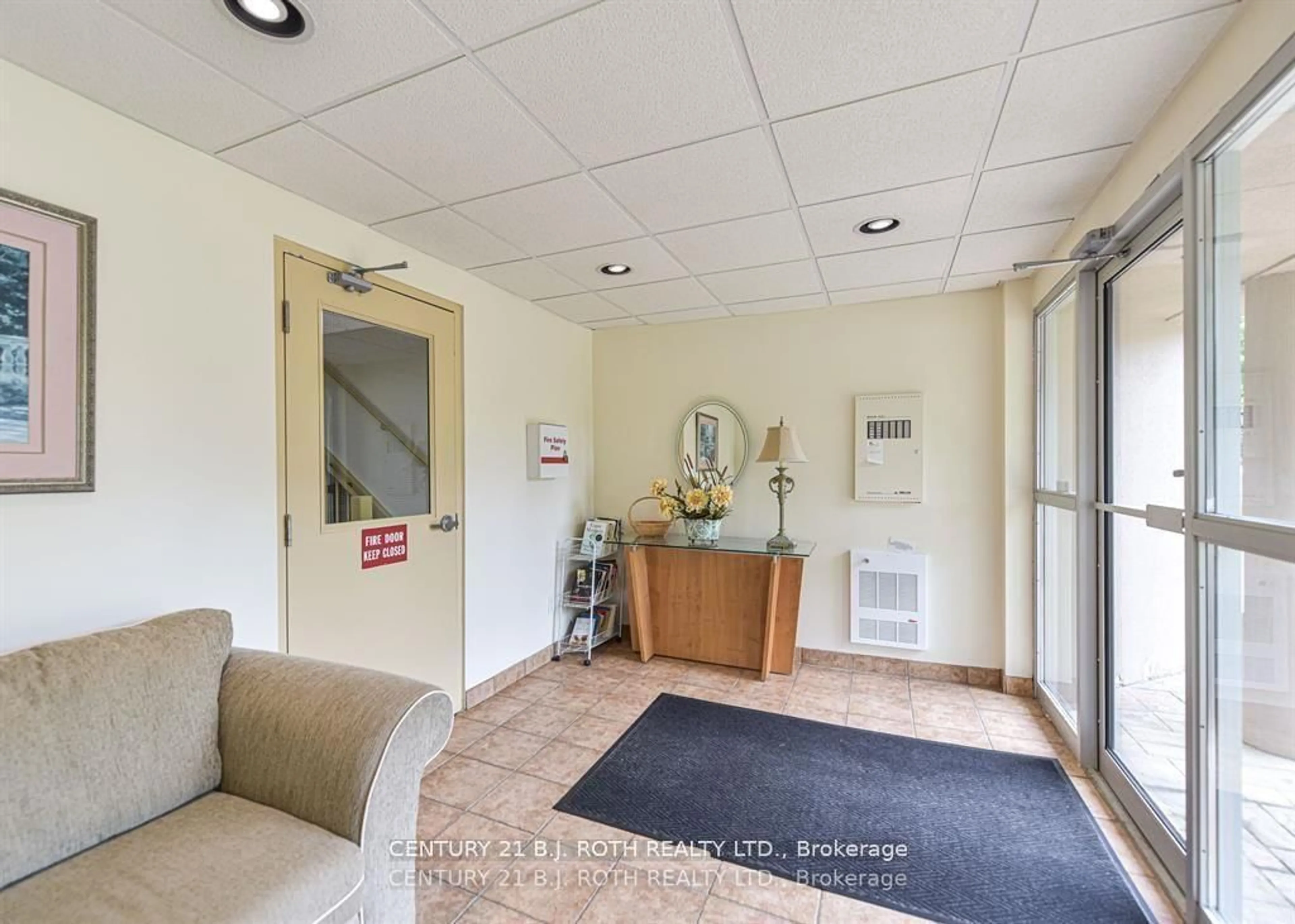 Indoor foyer for 125 BOND St #302, Orillia Ontario L3V 1J7