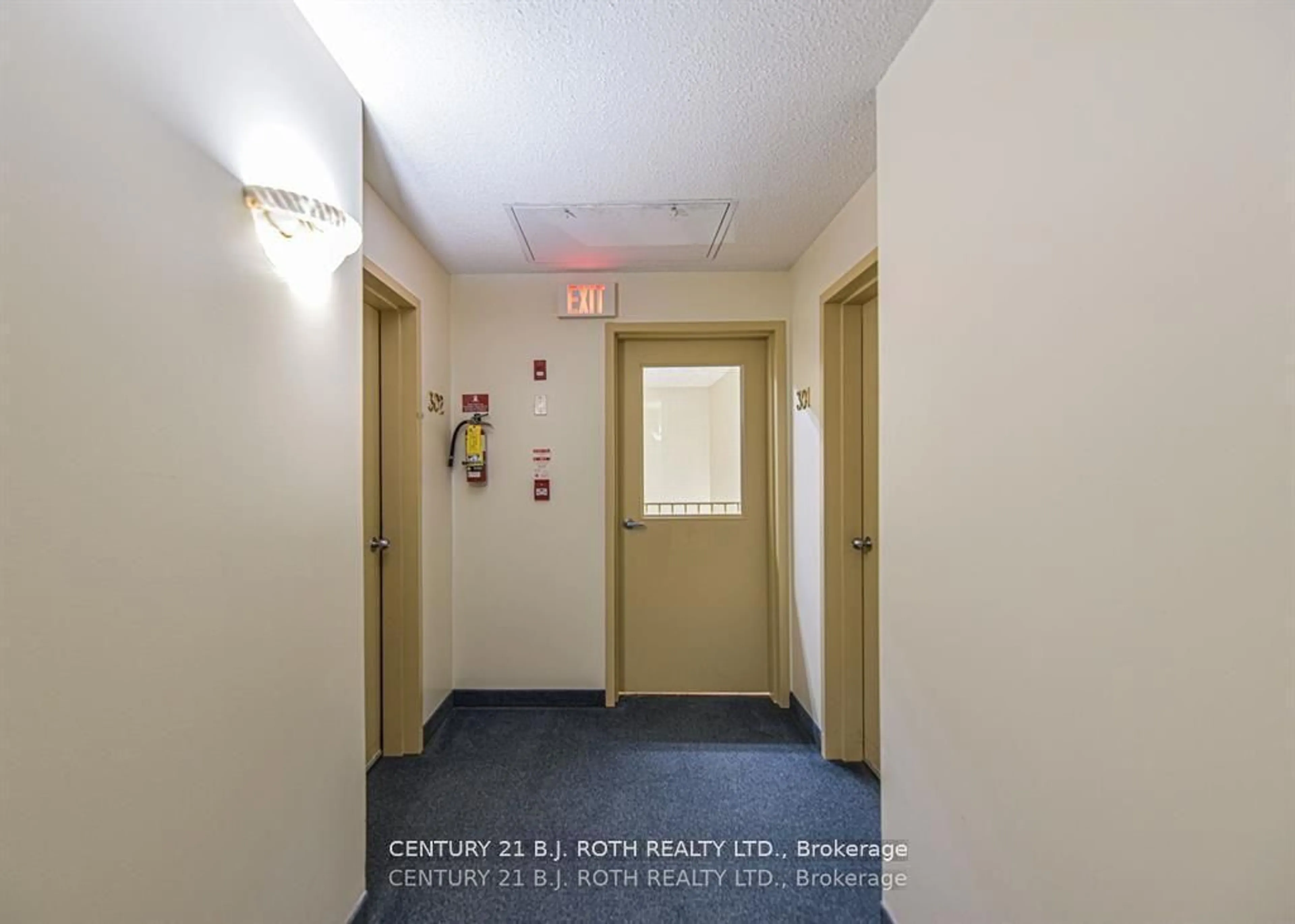 Indoor foyer for 125 BOND St #302, Orillia Ontario L3V 1J7