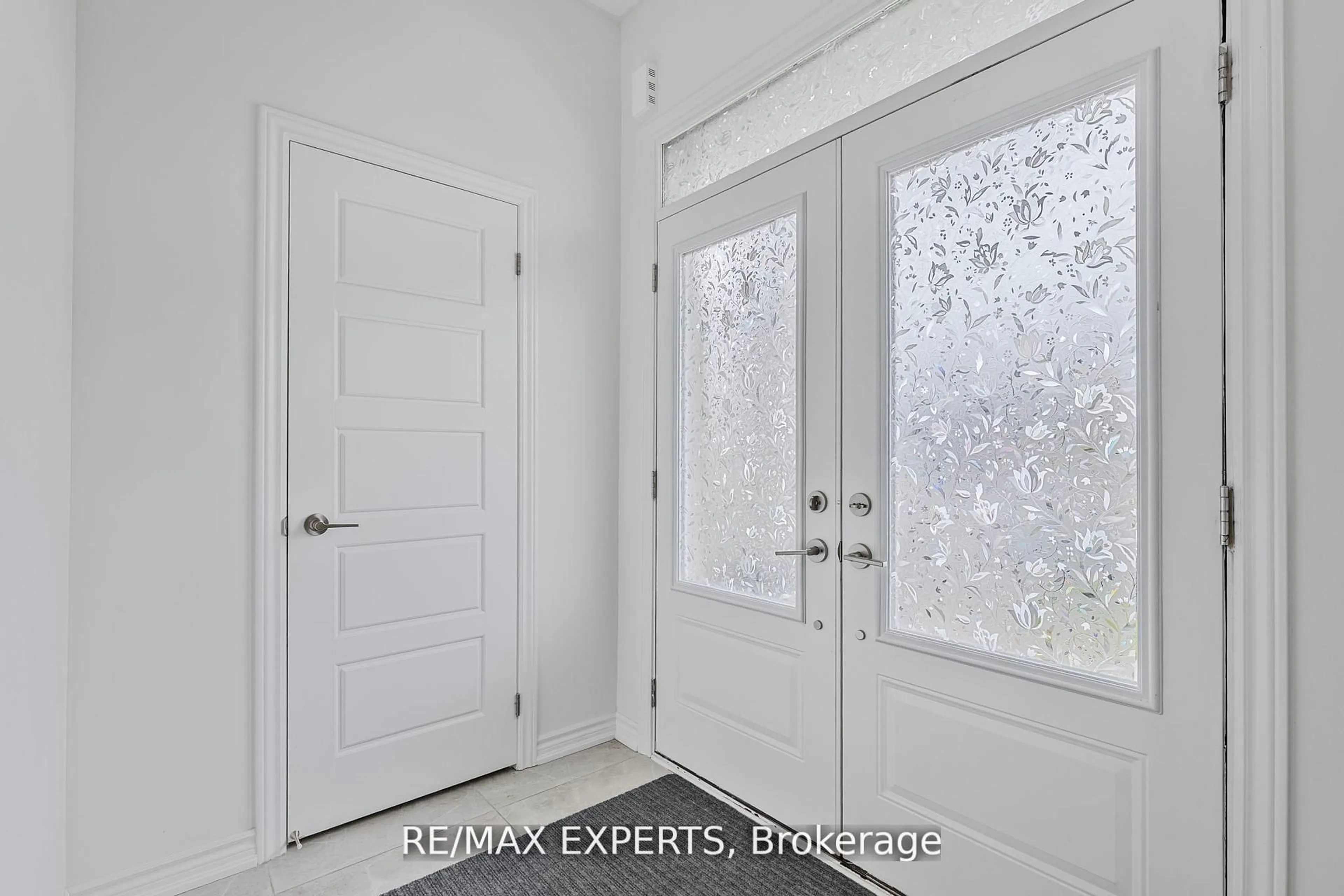 Indoor entryway for 58 Shepherd Dr, Barrie Ontario L9J 0P3
