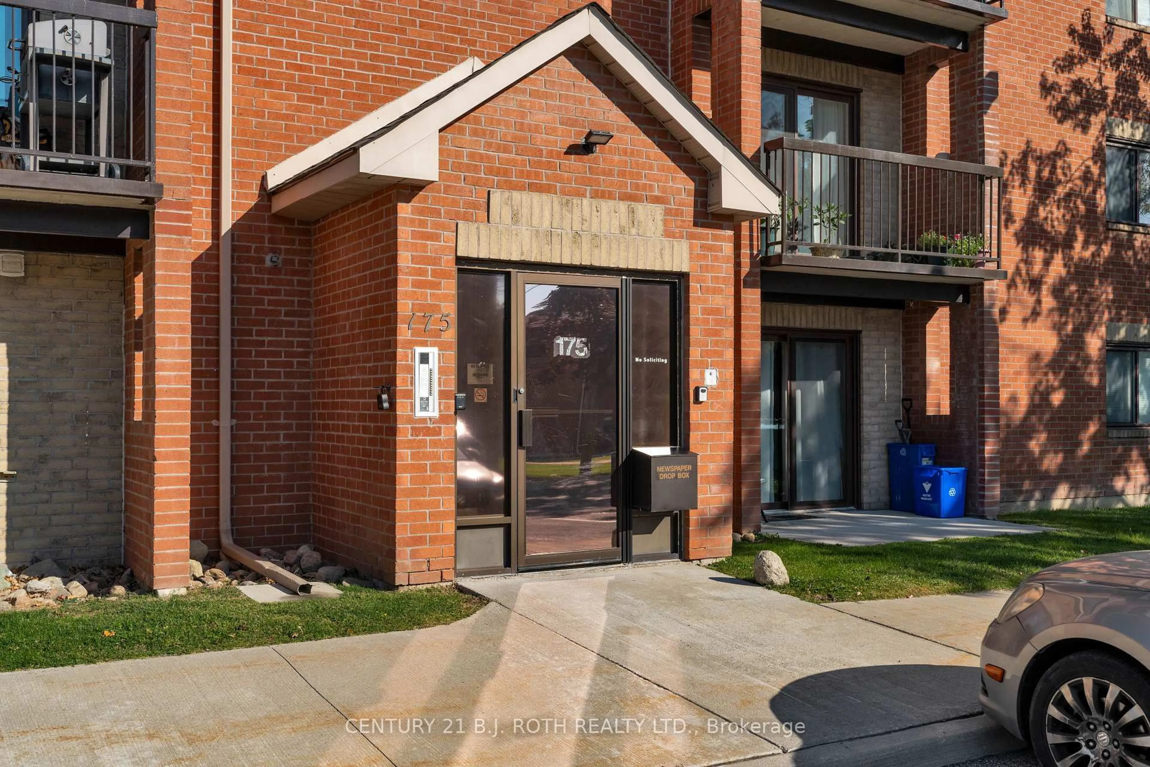 Home with brick exterior material, street for 175 Edgehill Dr #A9, Barrie Ontario L4N 1L9