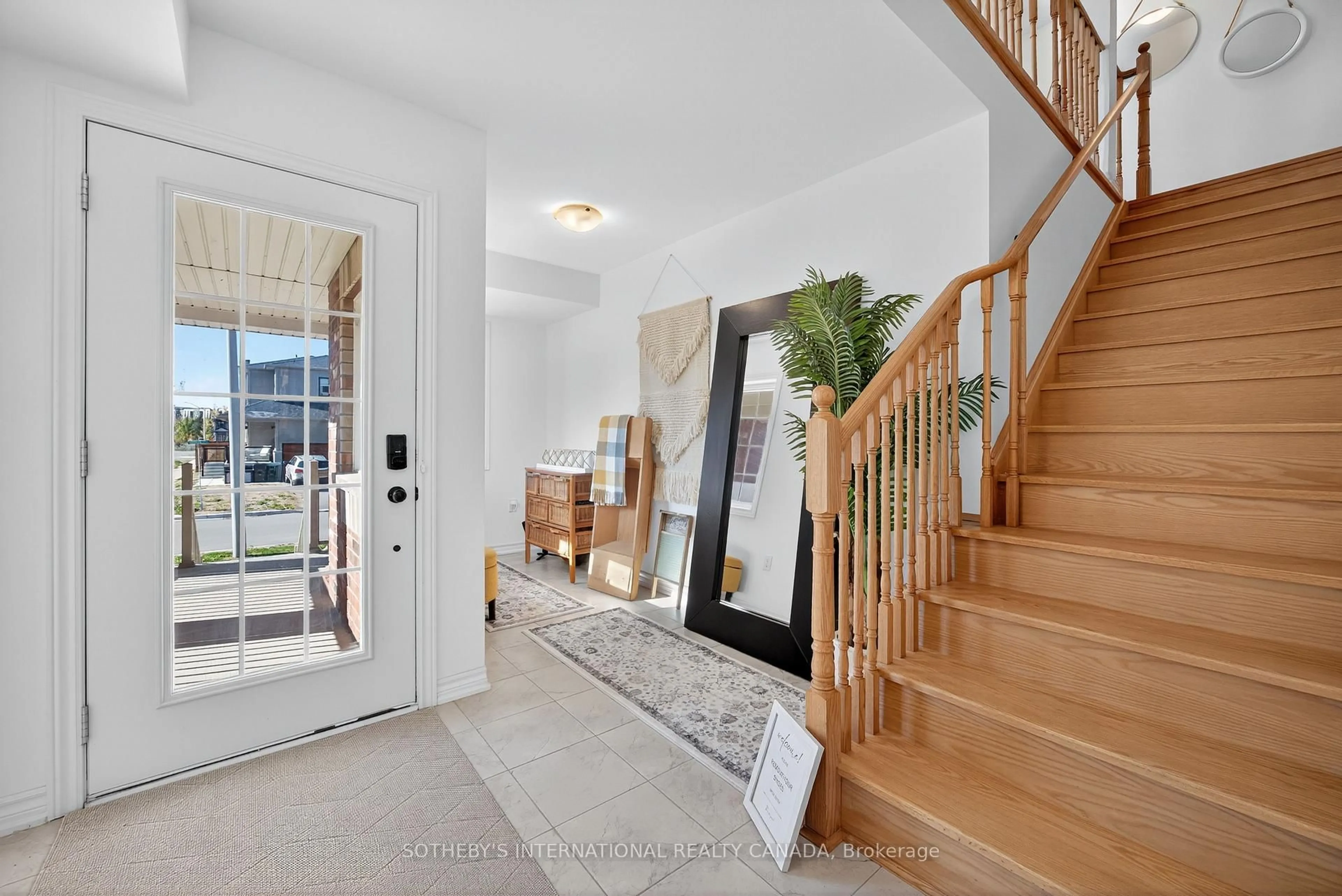 Indoor entryway for 65 Harvest Cres, Barrie Ontario L9J 0T5