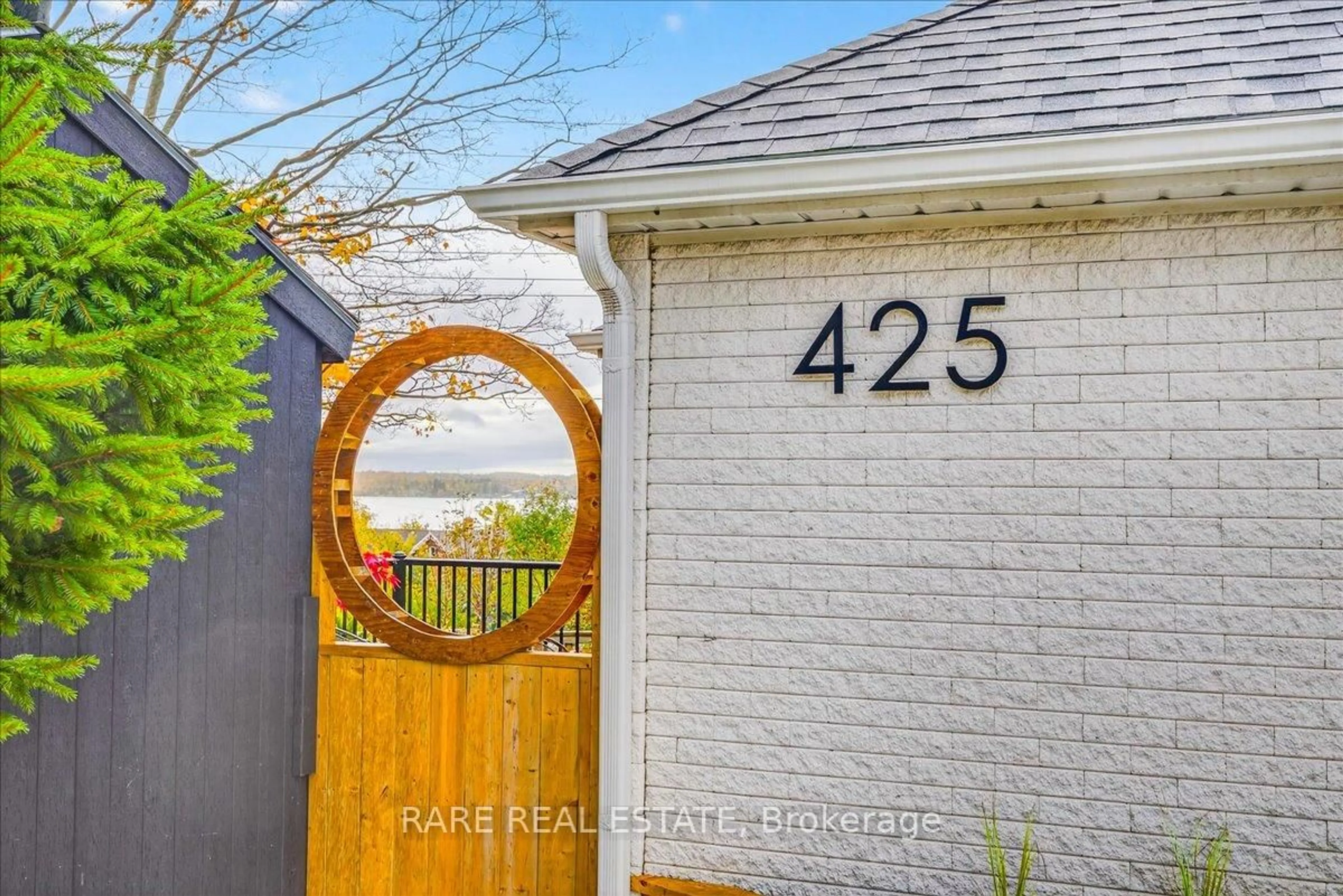 Home with brick exterior material, water/lake/river/ocean view for 425 Codrington St, Barrie Ontario L4M 1S9