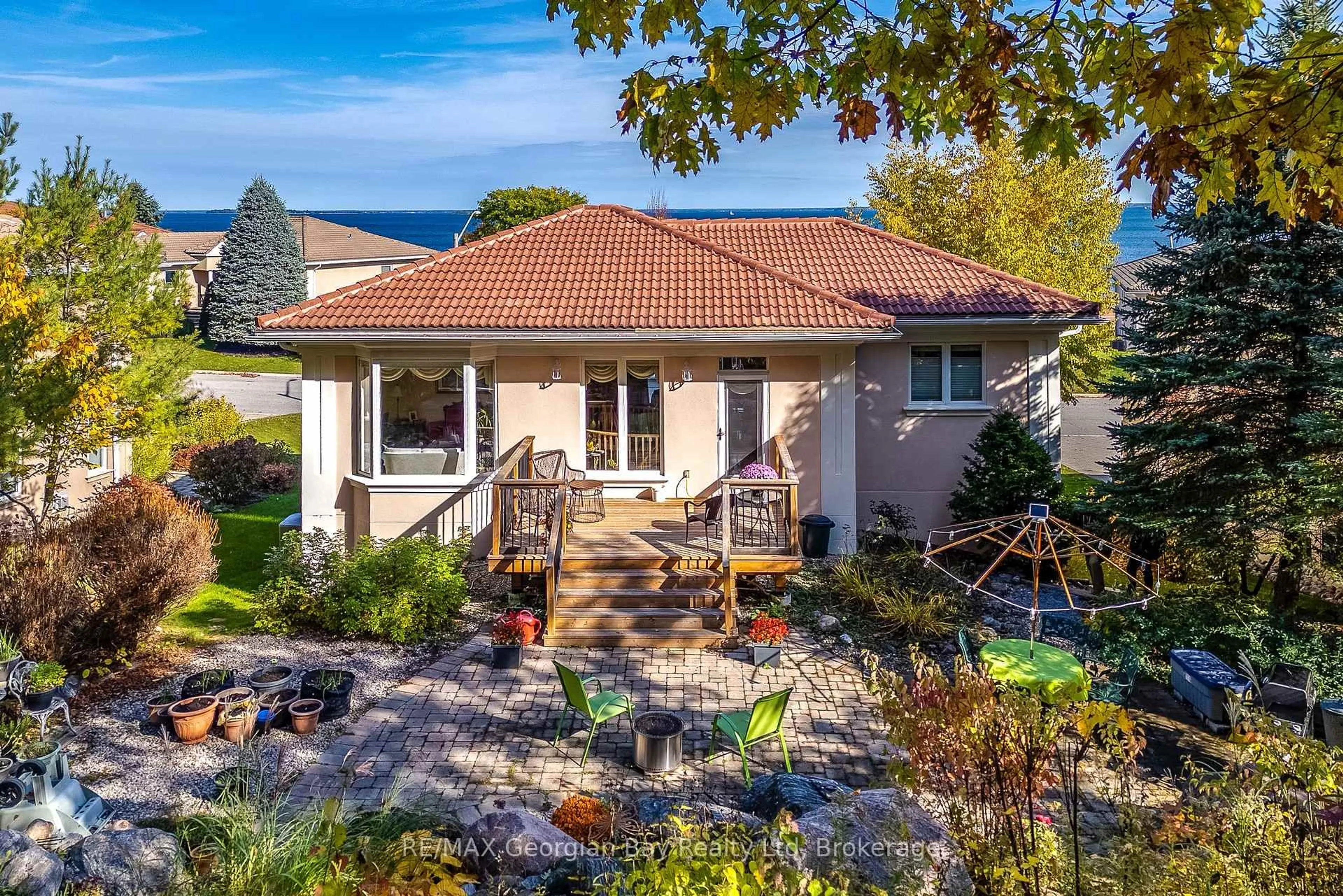 Home with brick exterior material, street for 426 Aberdeen Blvd, Midland Ontario L4R 5L8