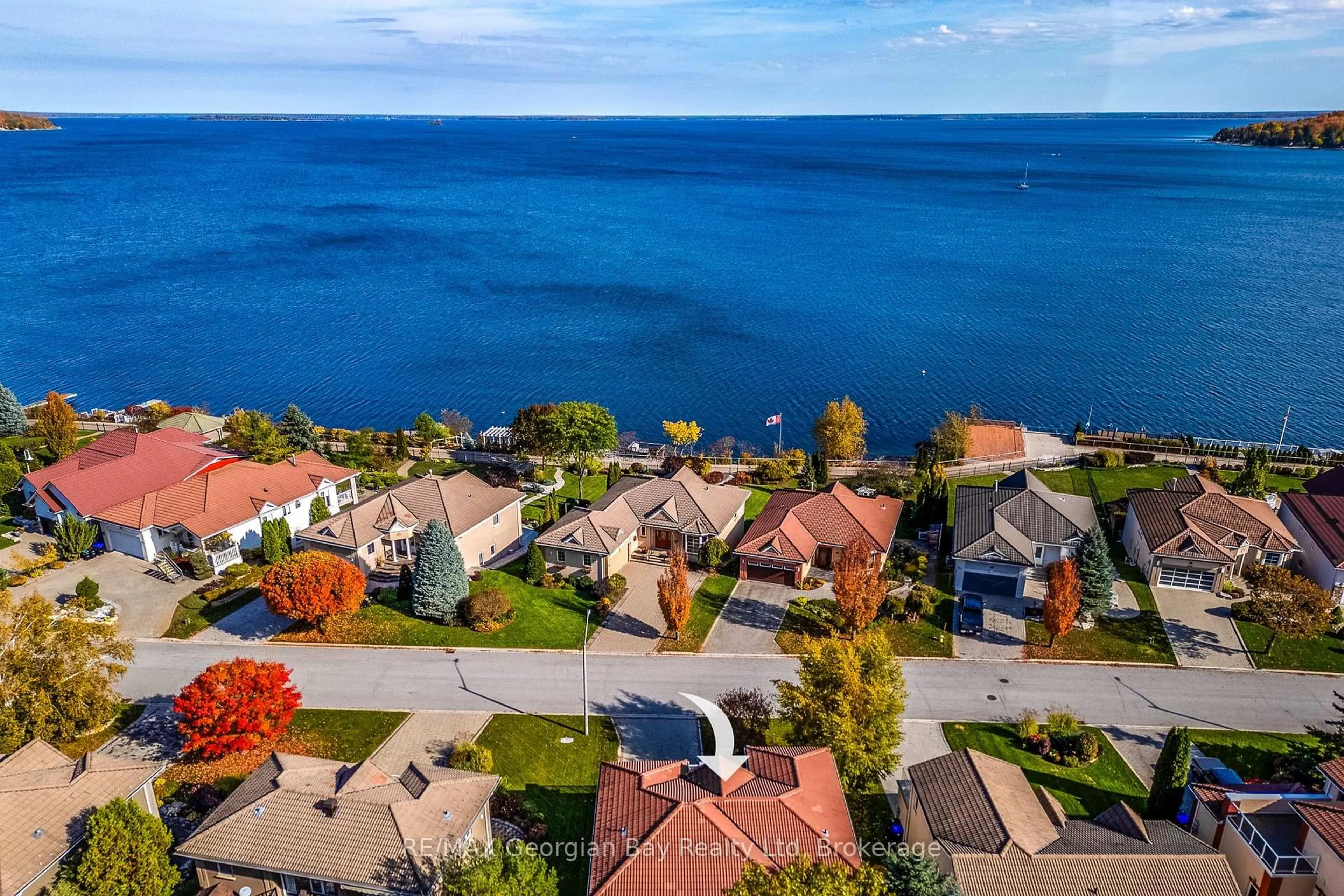 A pic from outside/outdoor area/front of a property/back of a property/a pic from drone, water/lake/river/ocean view for 426 Aberdeen Blvd, Midland Ontario L4R 5L8