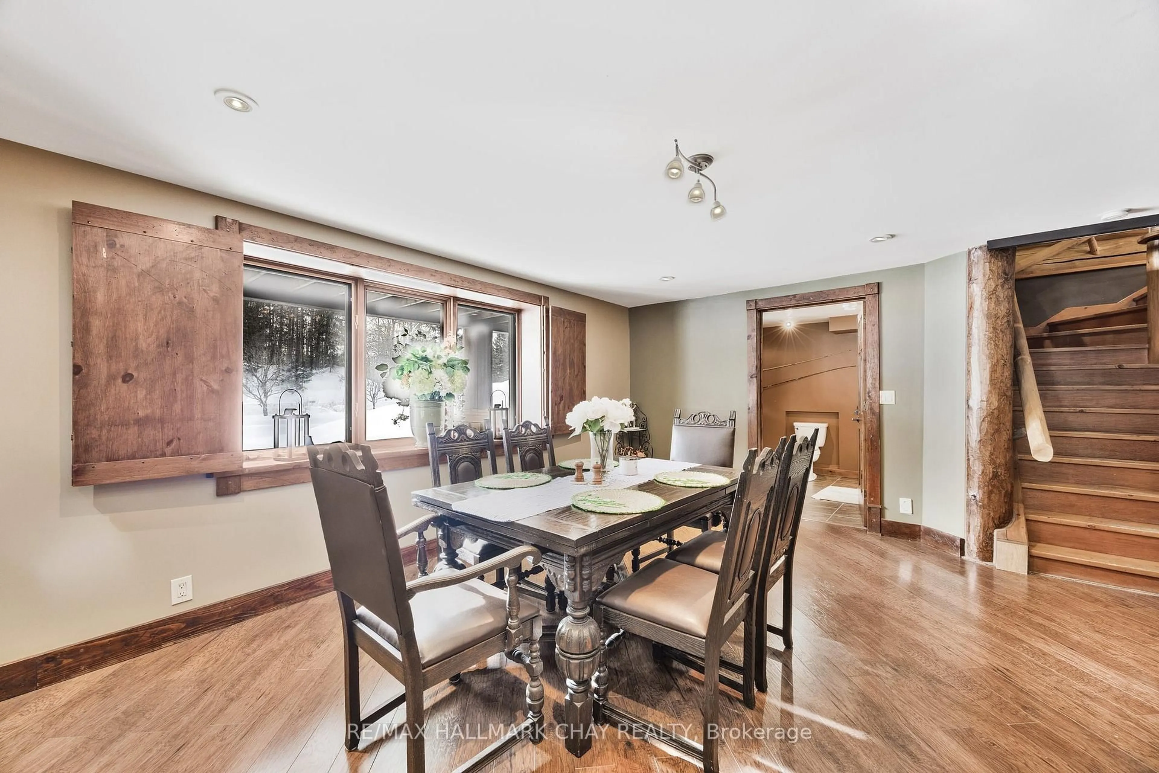 Dining room, wood/laminate floor for 118 Highland Dr, Oro-Medonte Ontario L0L 2L0