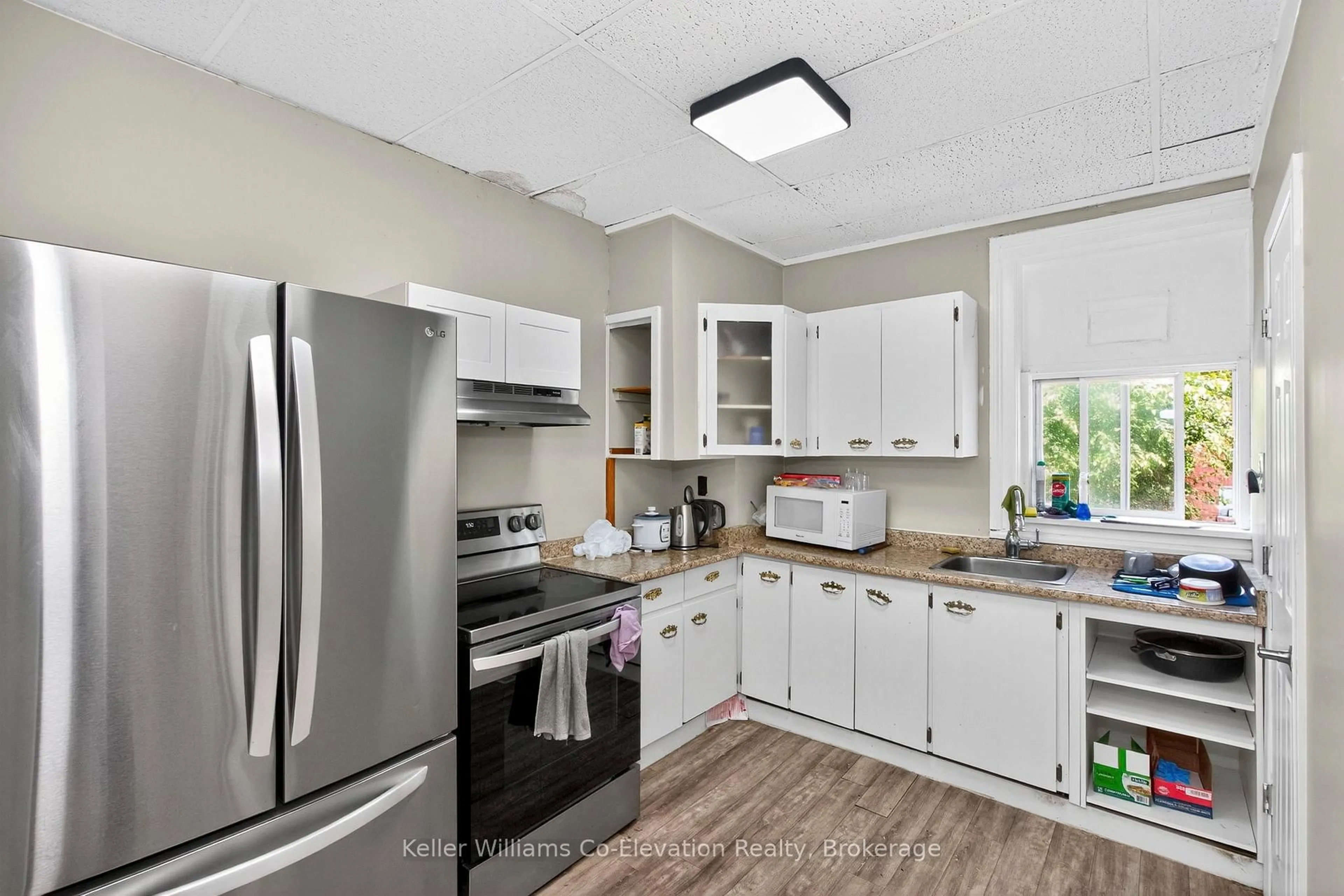 Unknown for 224 4th St, Midland Ontario L4R 3T5