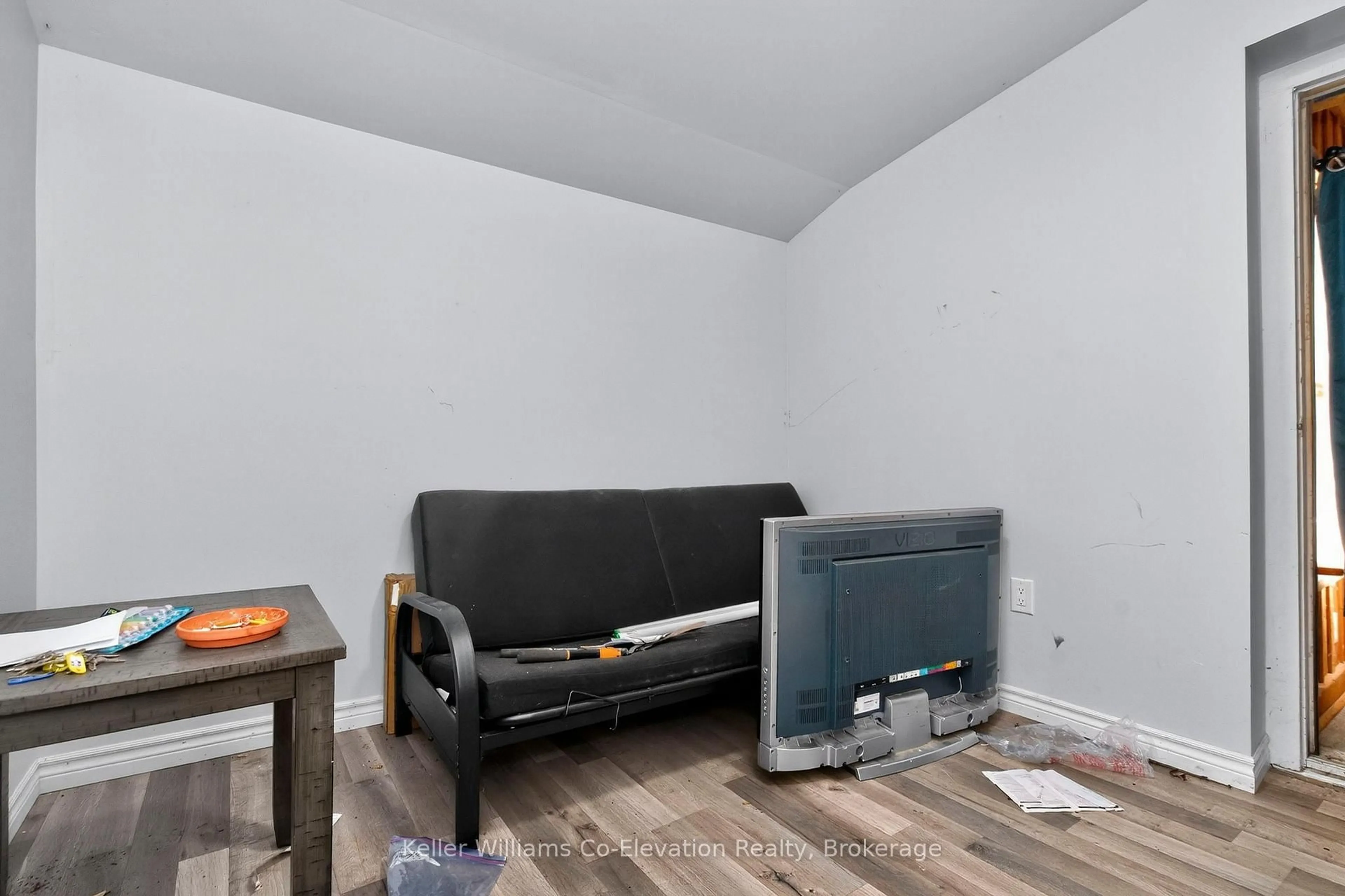 A pic of a room for 224 4th St, Midland Ontario L4R 3T5