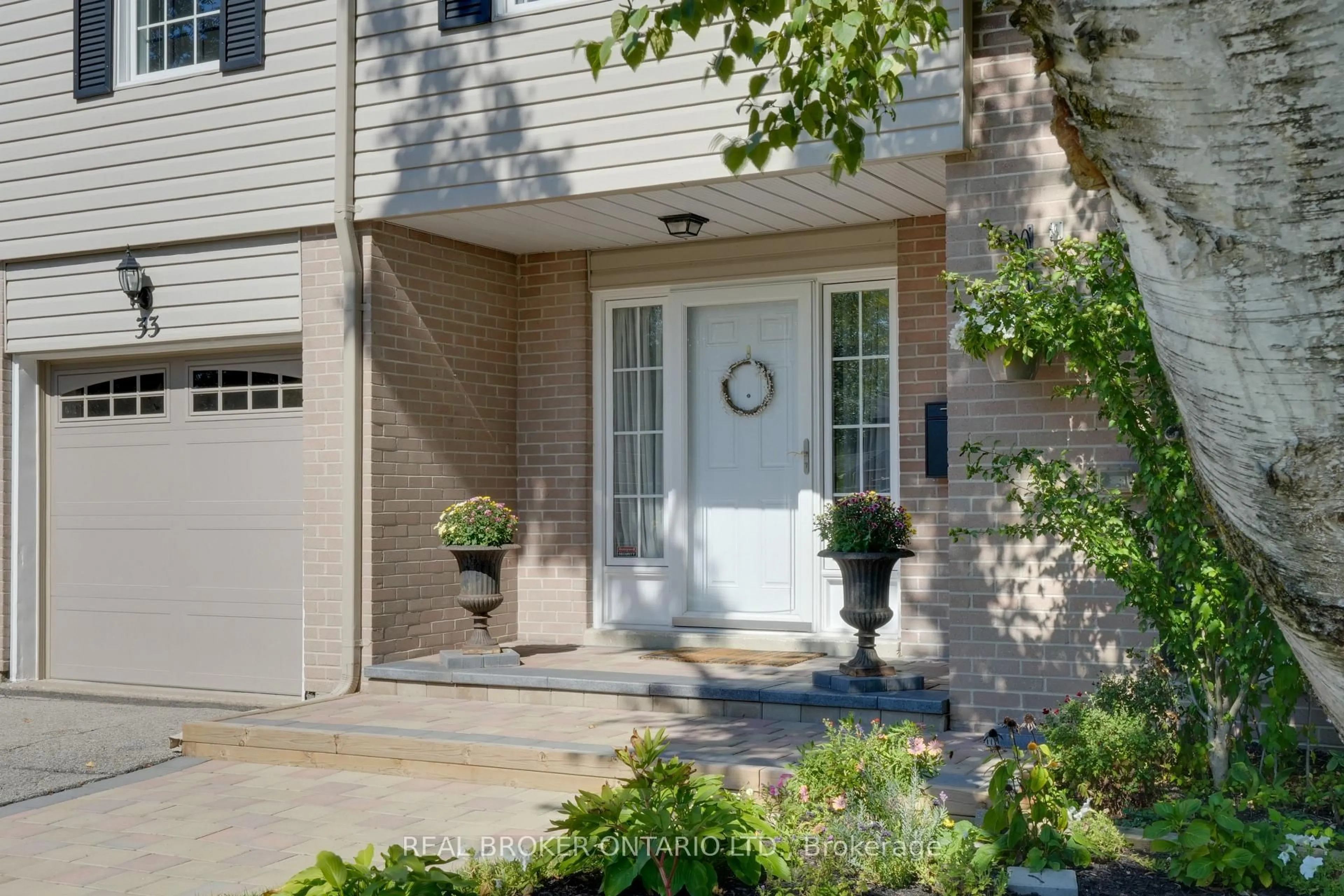 Unknown for 33 Porter Cres, Barrie Ontario L4M 5H8