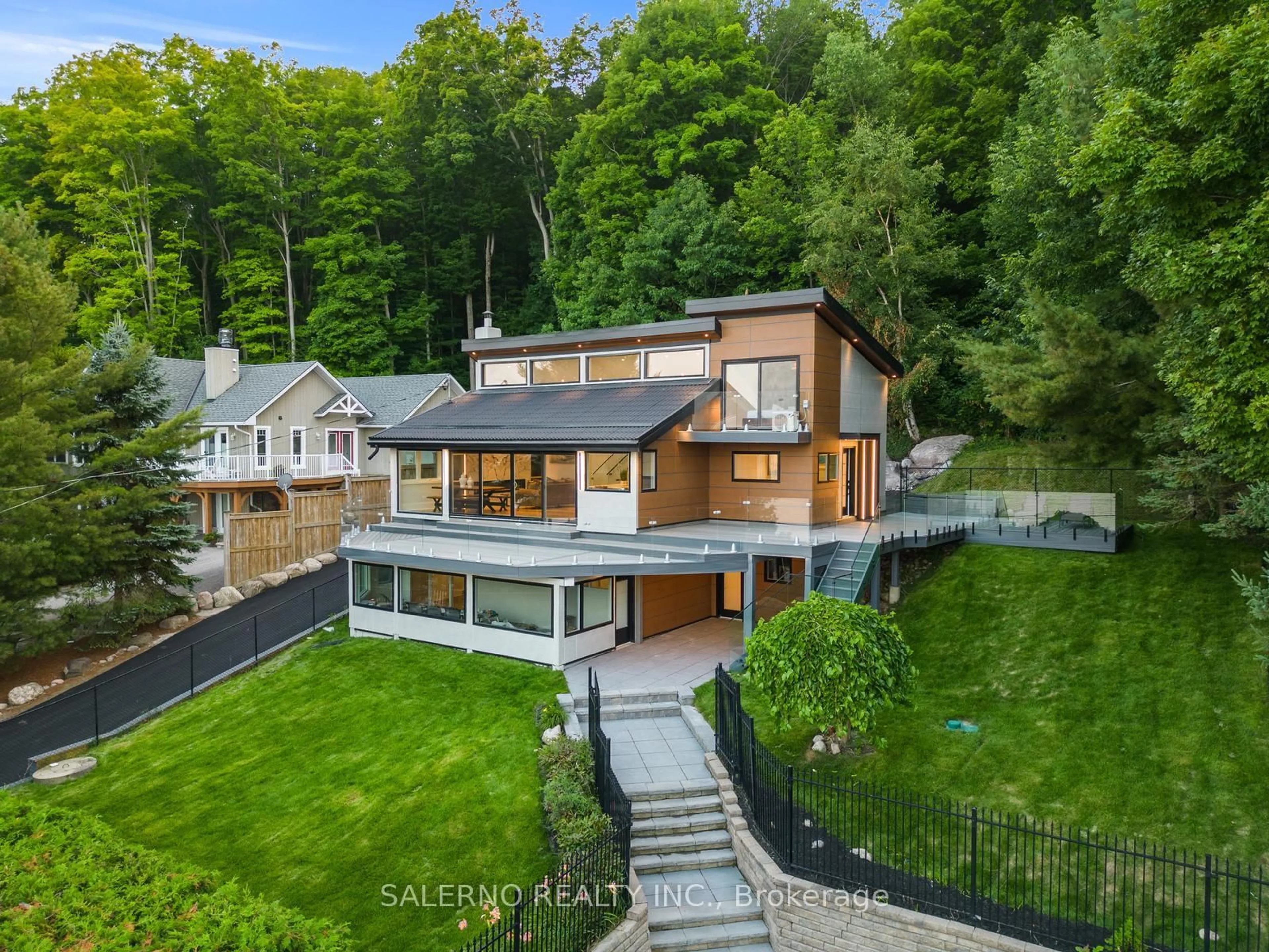 A pic from outside/outdoor area/front of a property/back of a property/a pic from drone, unknown for 237 West Shore Dr, Tiny Ontario L9M 0M7