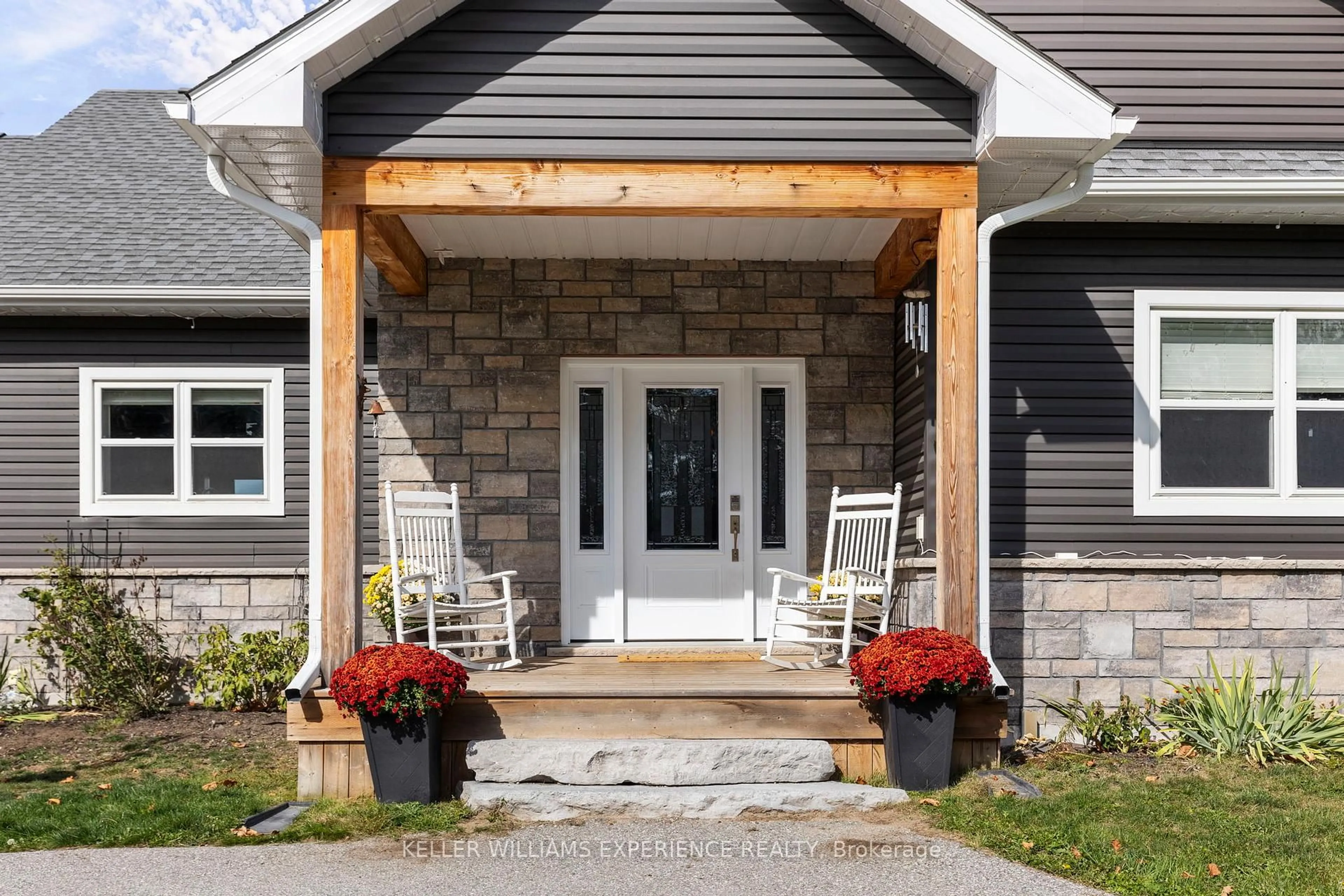 Indoor entryway for 3387 Wainman Line, Severn Ontario L3V 7C5