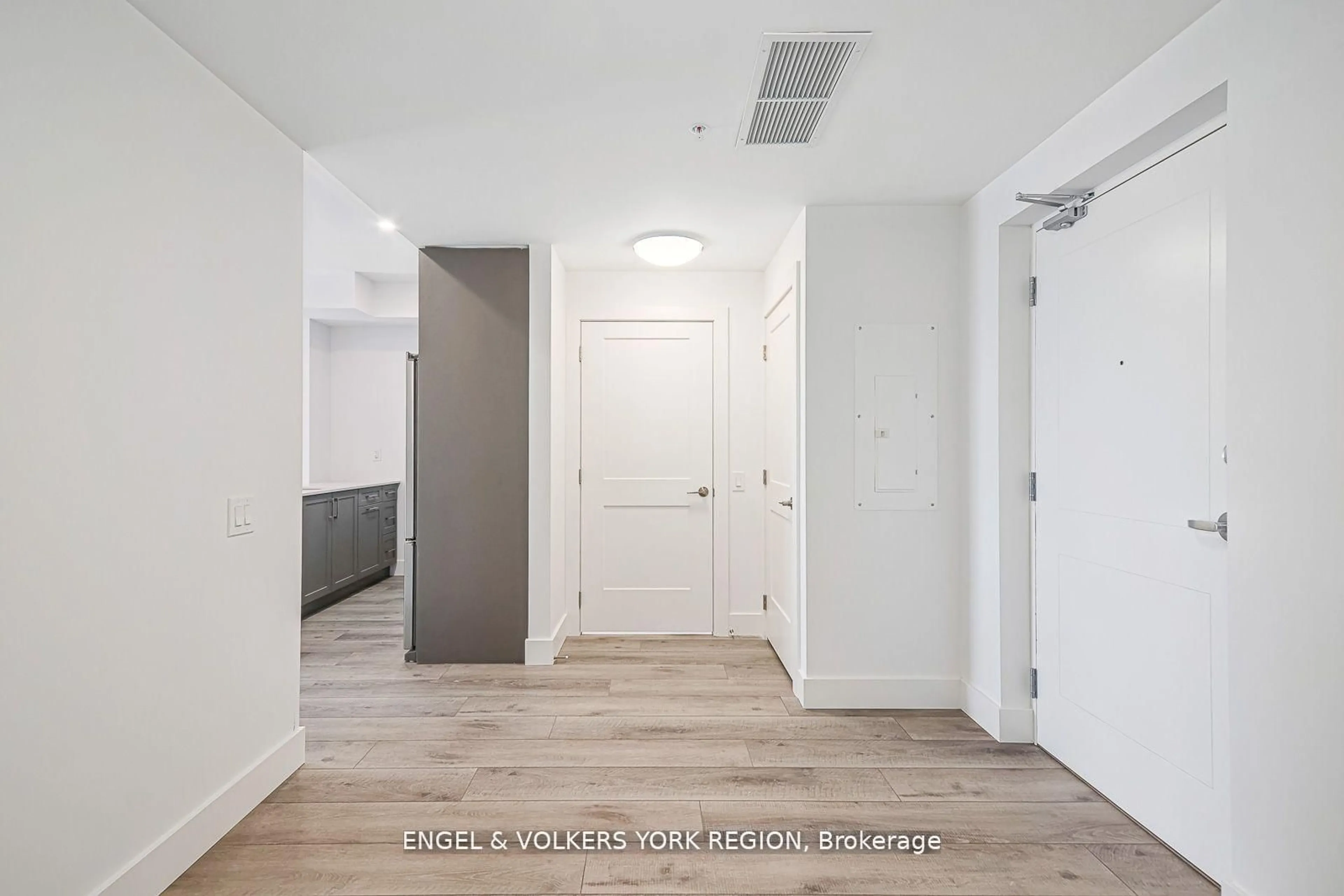 Indoor entryway for 4 Kimberly Lane #327, Collingwood Ontario L9Y 5T6