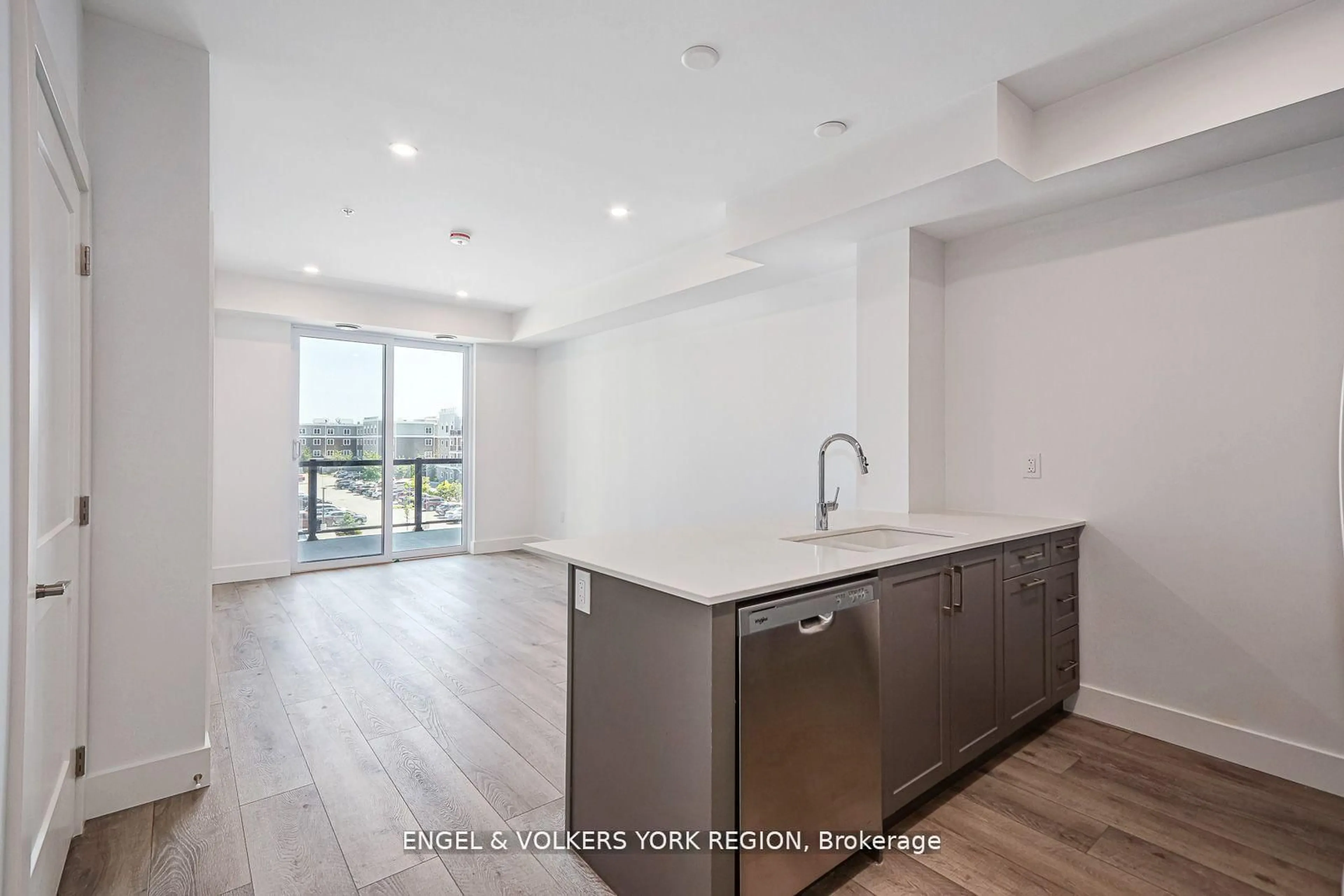 Open concept kitchen, unknown for 4 Kimberly Lane #327, Collingwood Ontario L9Y 5T6