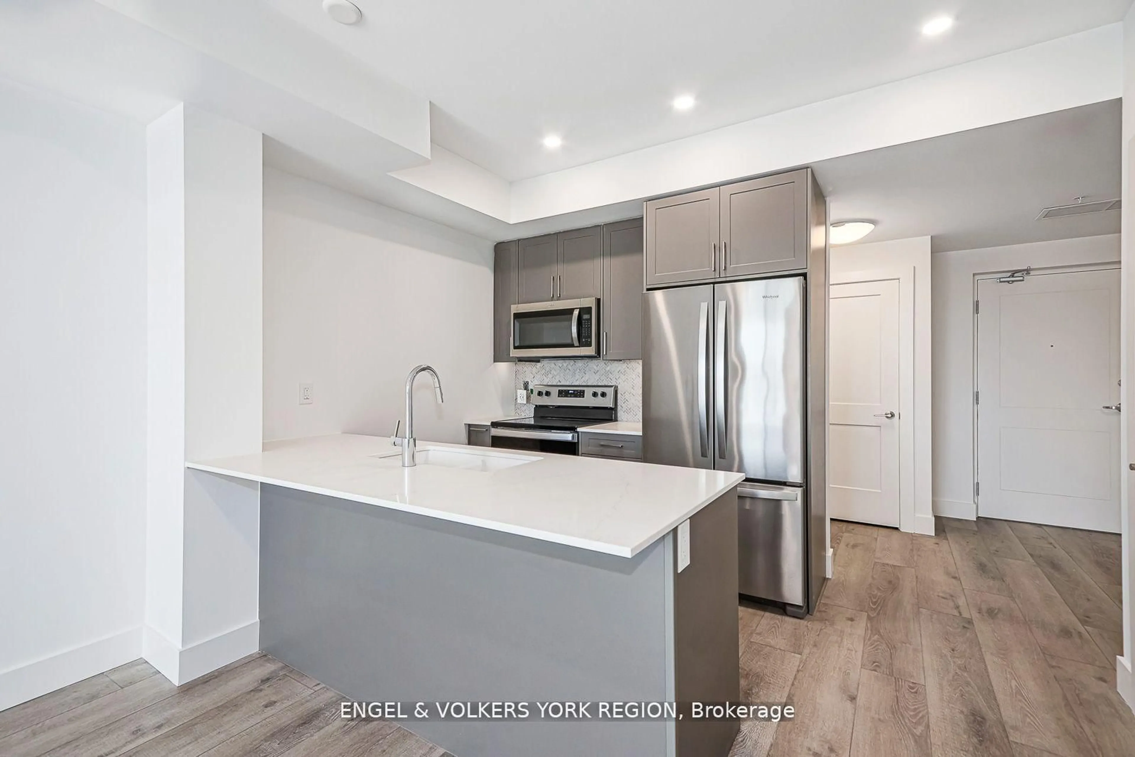 Open concept kitchen, unknown for 4 Kimberly Lane #327, Collingwood Ontario L9Y 5T6