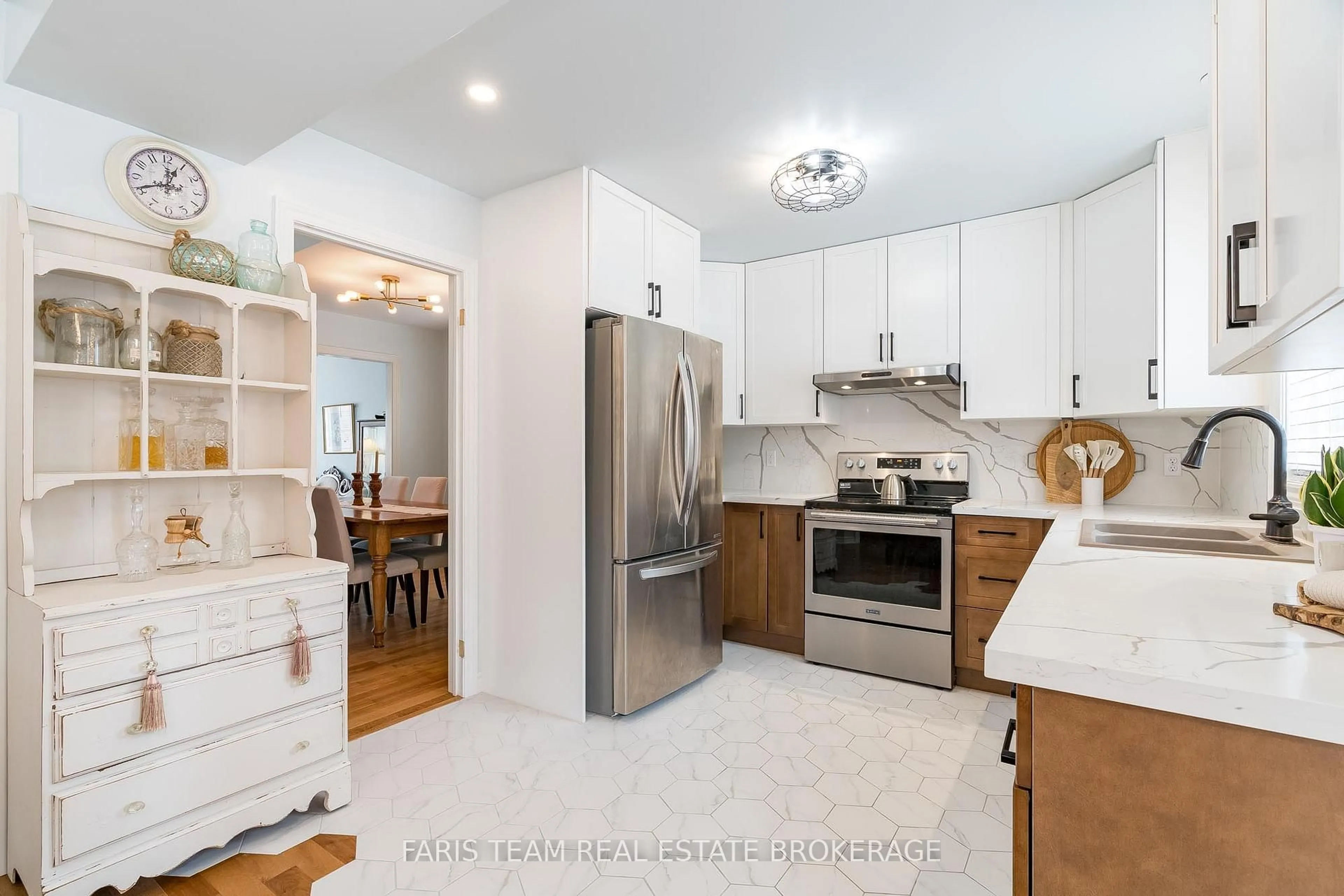 Open concept kitchen, ceramic/tile floor for 43 Dunnett Dr, Barrie Ontario L4N 0J7