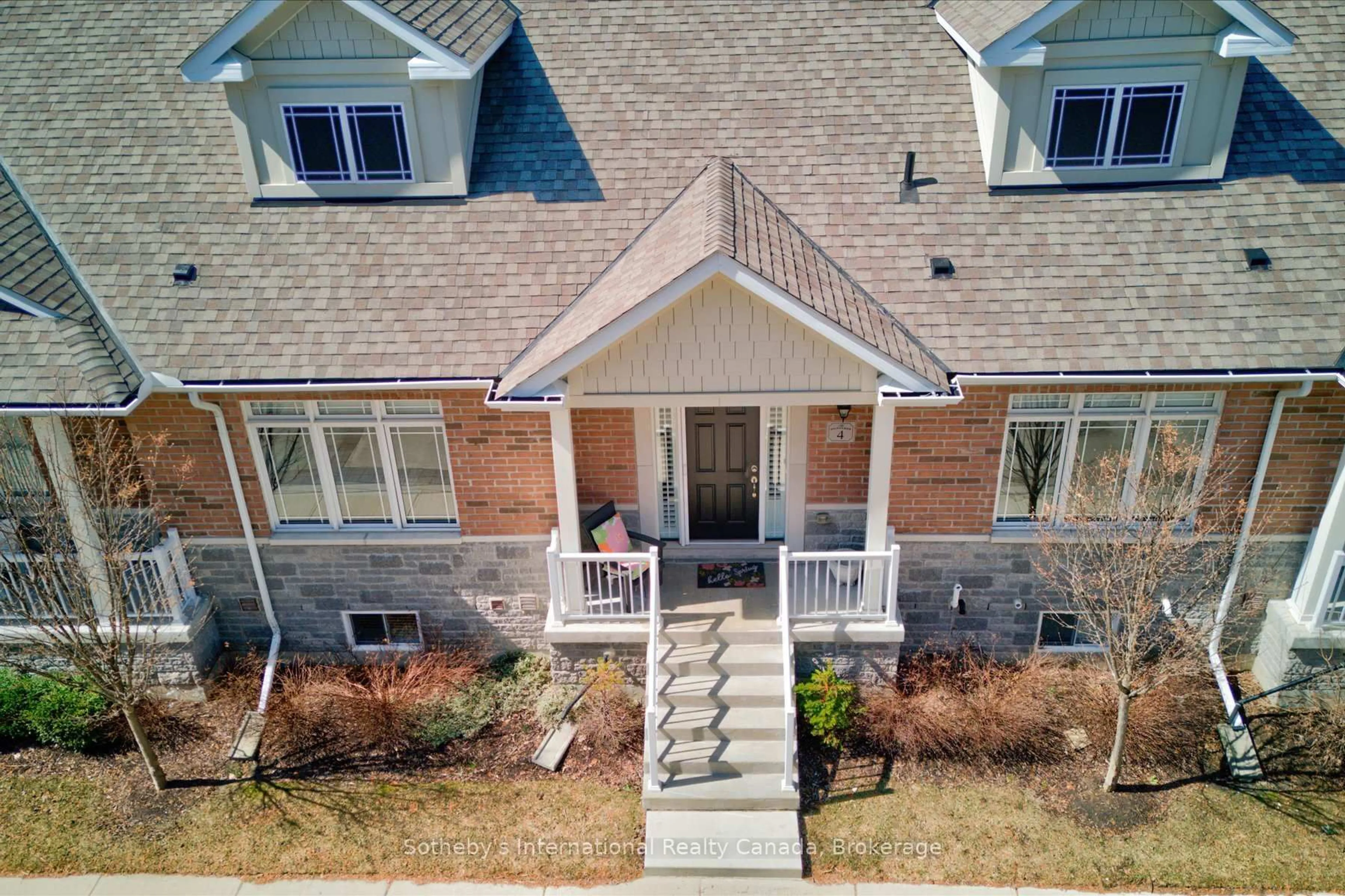 A pic from outside/outdoor area/front of a property/back of a property/a pic from drone, street for 4 Emerson Mews, Collingwood Ontario L9Y 2X4