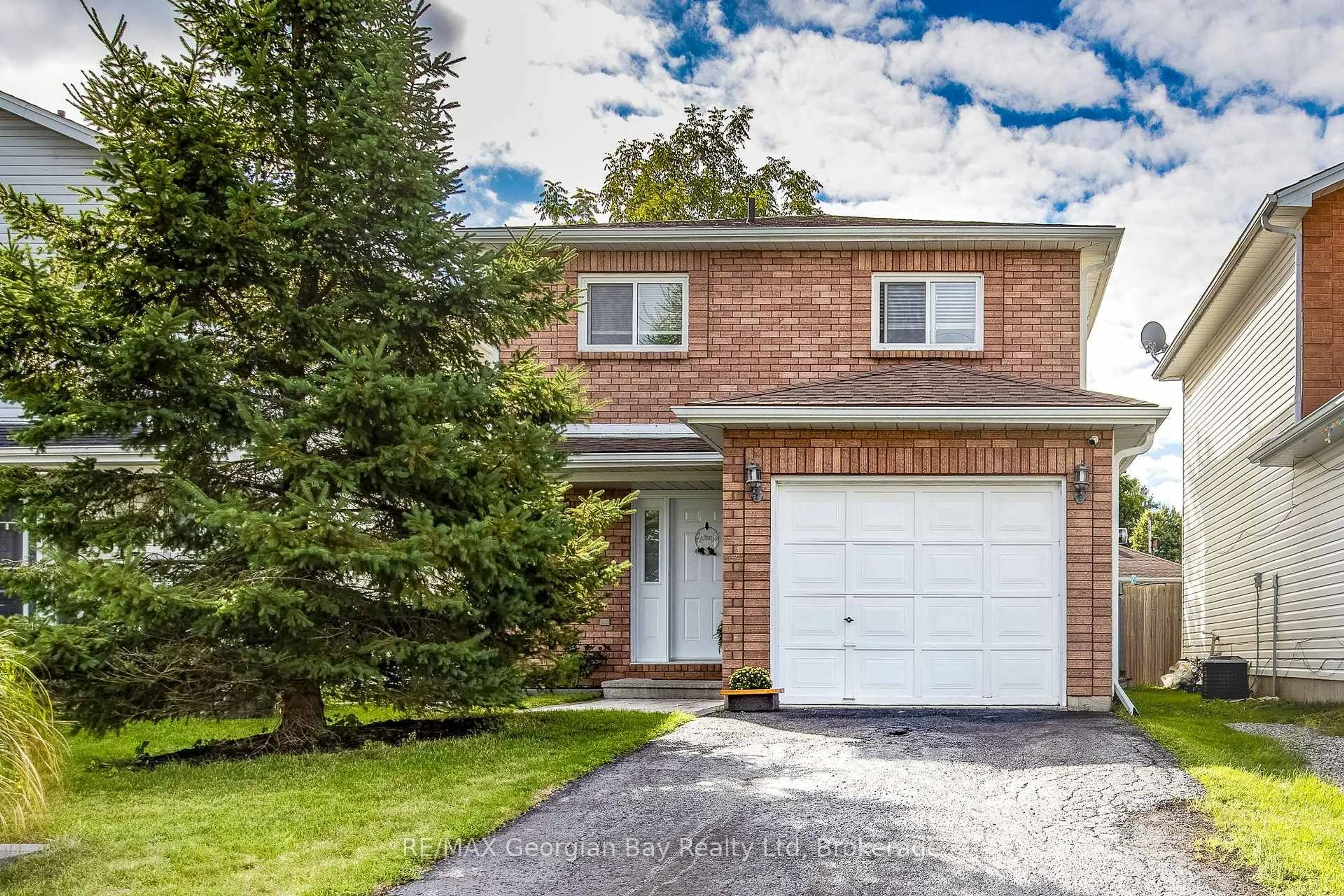 Home with brick exterior material, street for 319 Ellen St, Midland Ontario L4R 2H1