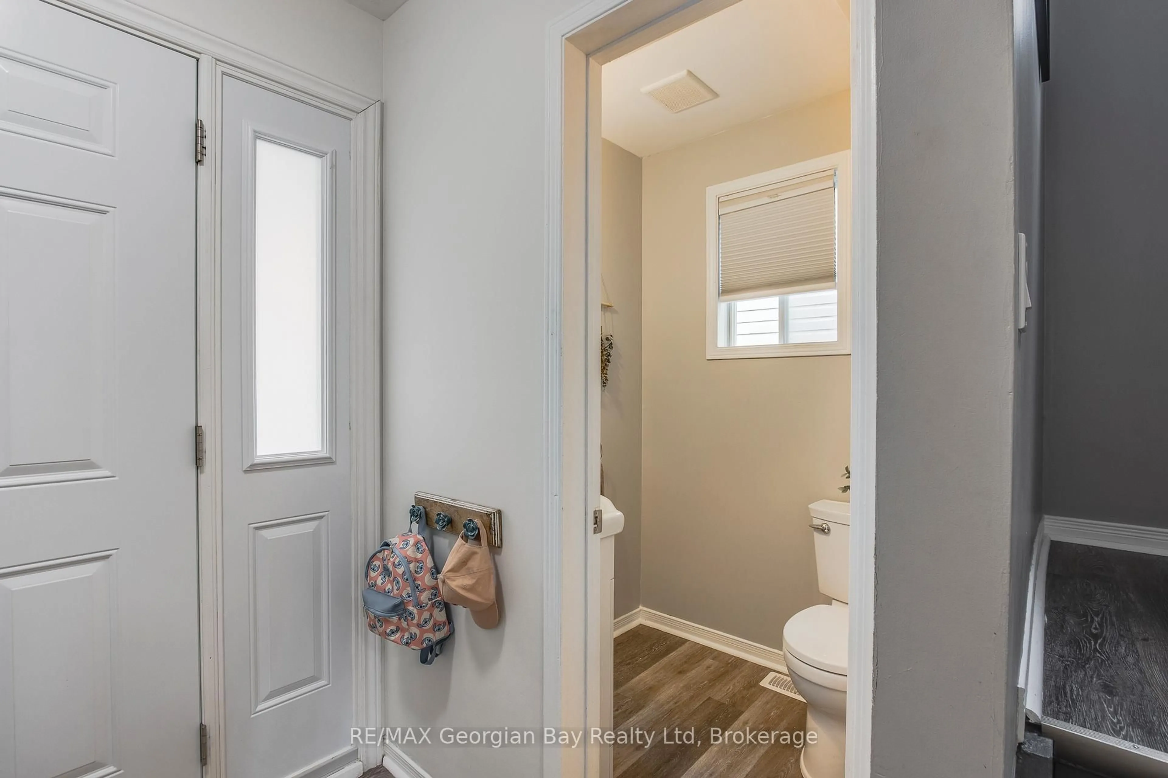 Unknown for 319 Ellen St, Midland Ontario L4R 2H1