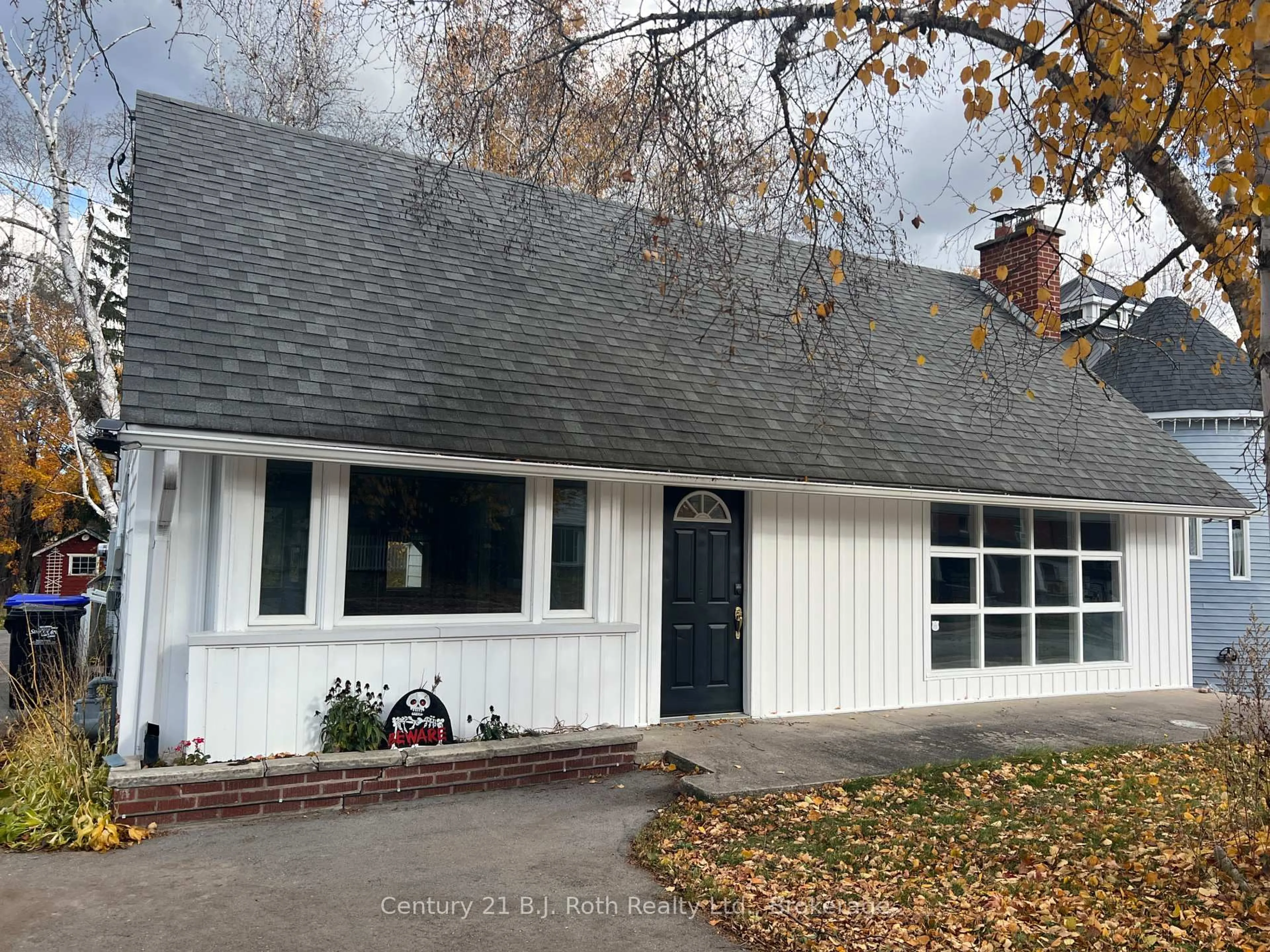 Unknown for 309 Manly St, Midland Ontario L4R 3C7