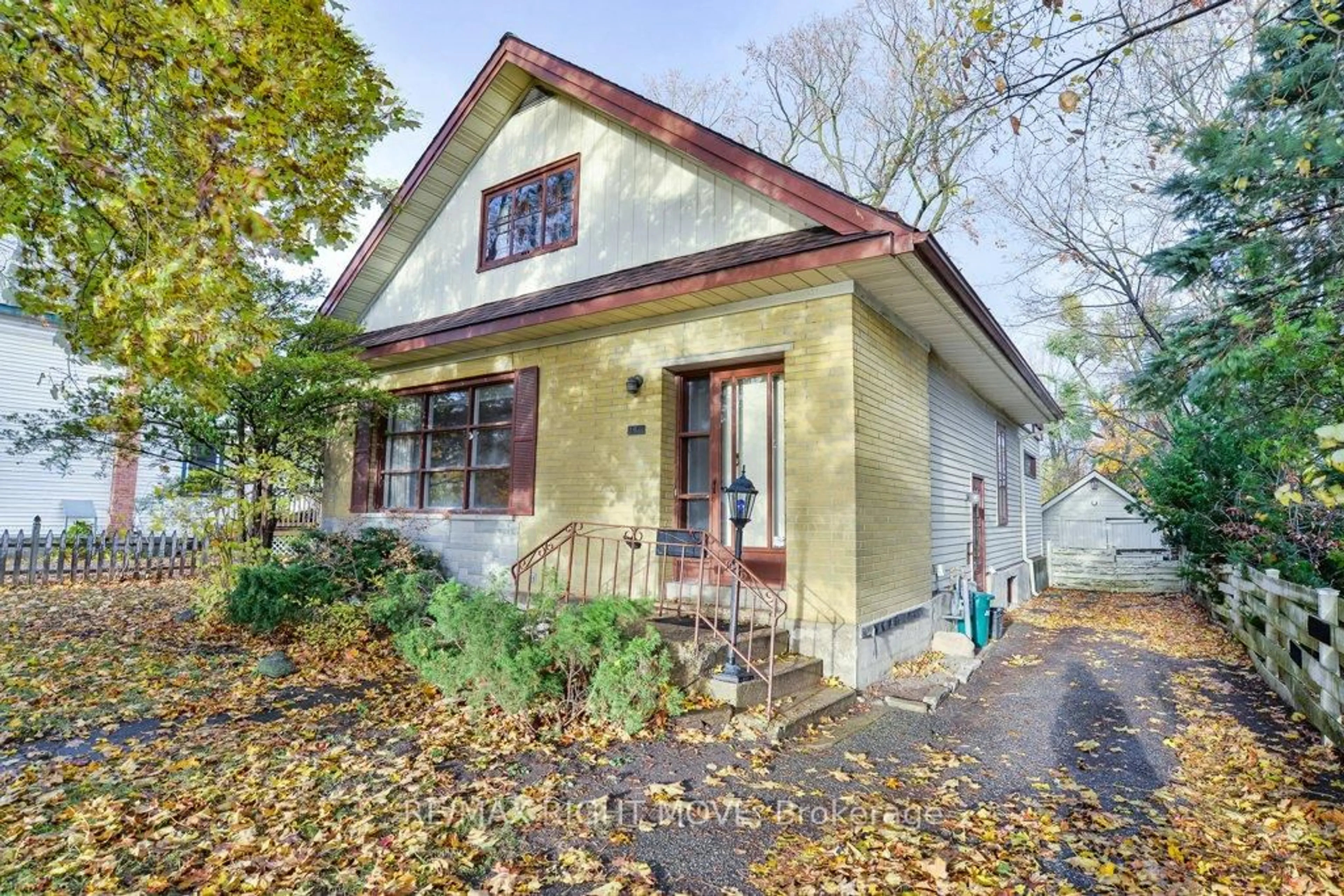 Home with brick exterior material, street for 146 West St, Orillia Ontario L3V 5C5